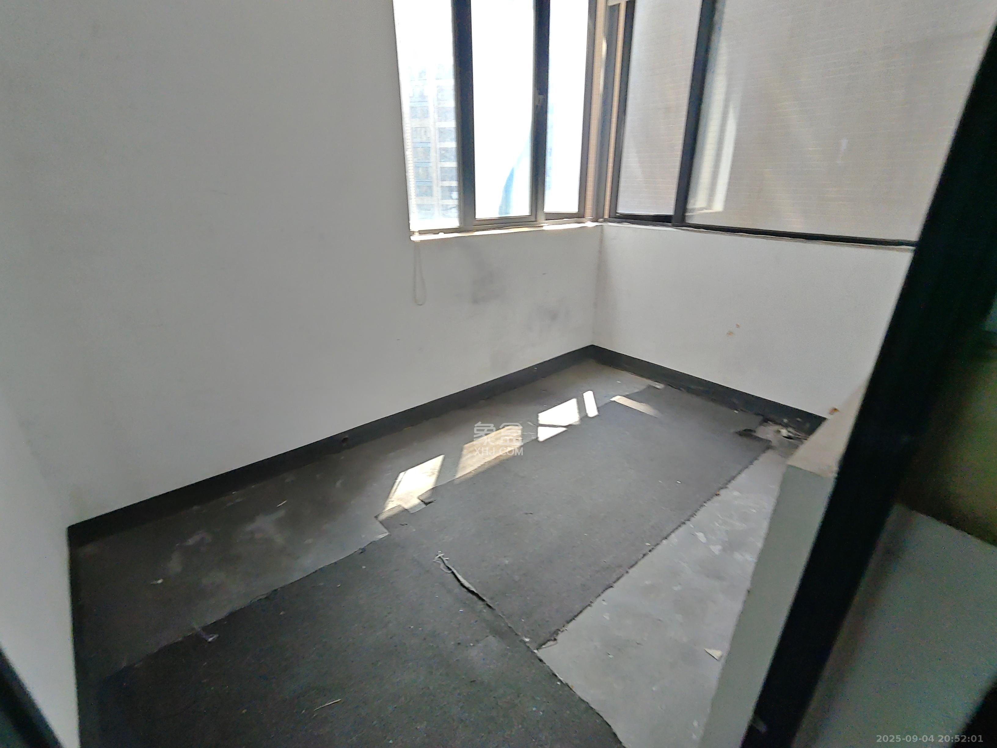 长房天翼未来城  5室1厅2卫    4200.0元/月 长房天翼未来城  5室1厅2卫    4200.0元/月室内图