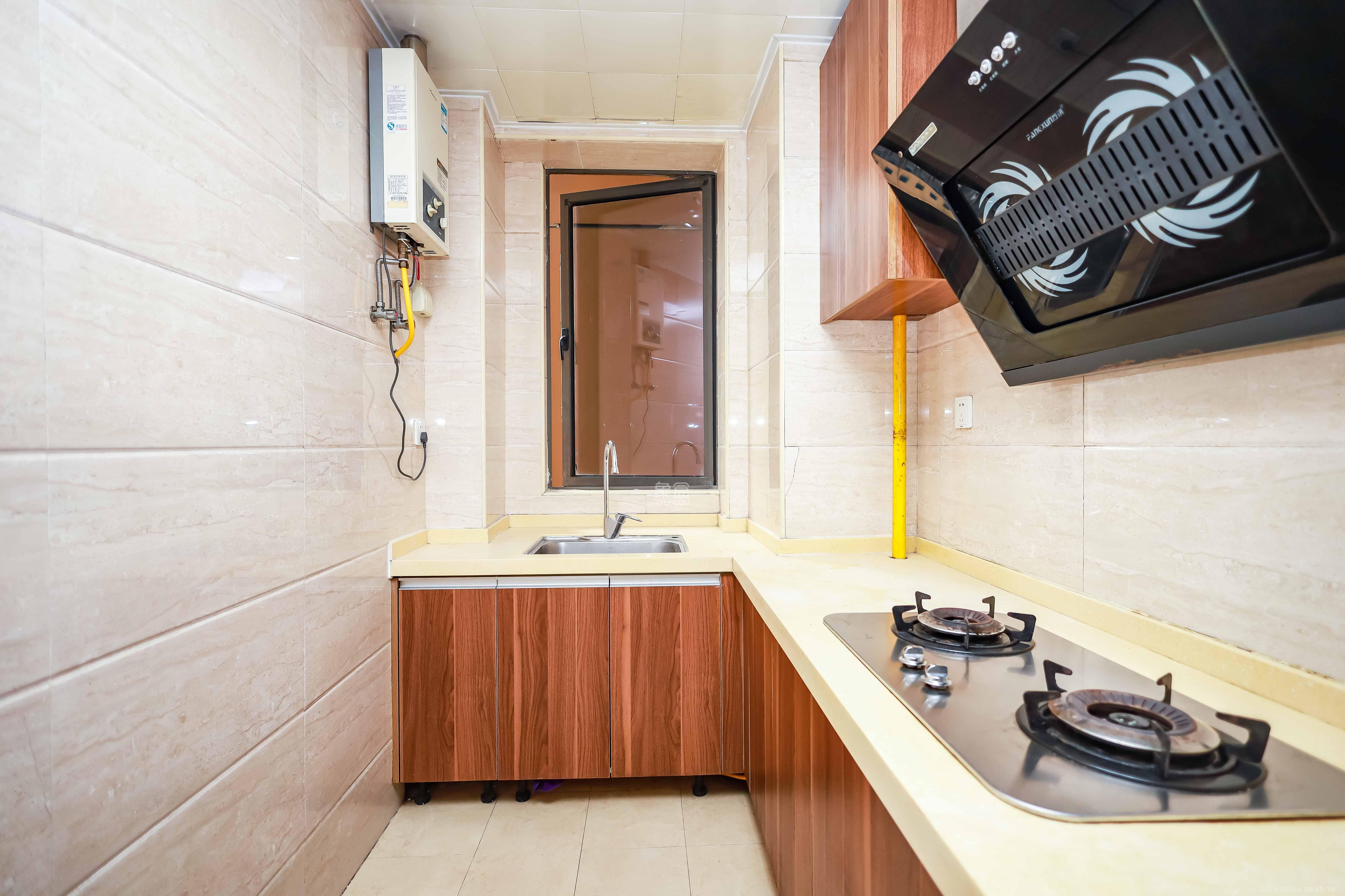 麓谷小镇  3室2厅1卫    53.0万 麓谷小镇  3室2厅1卫    53.0万厨房