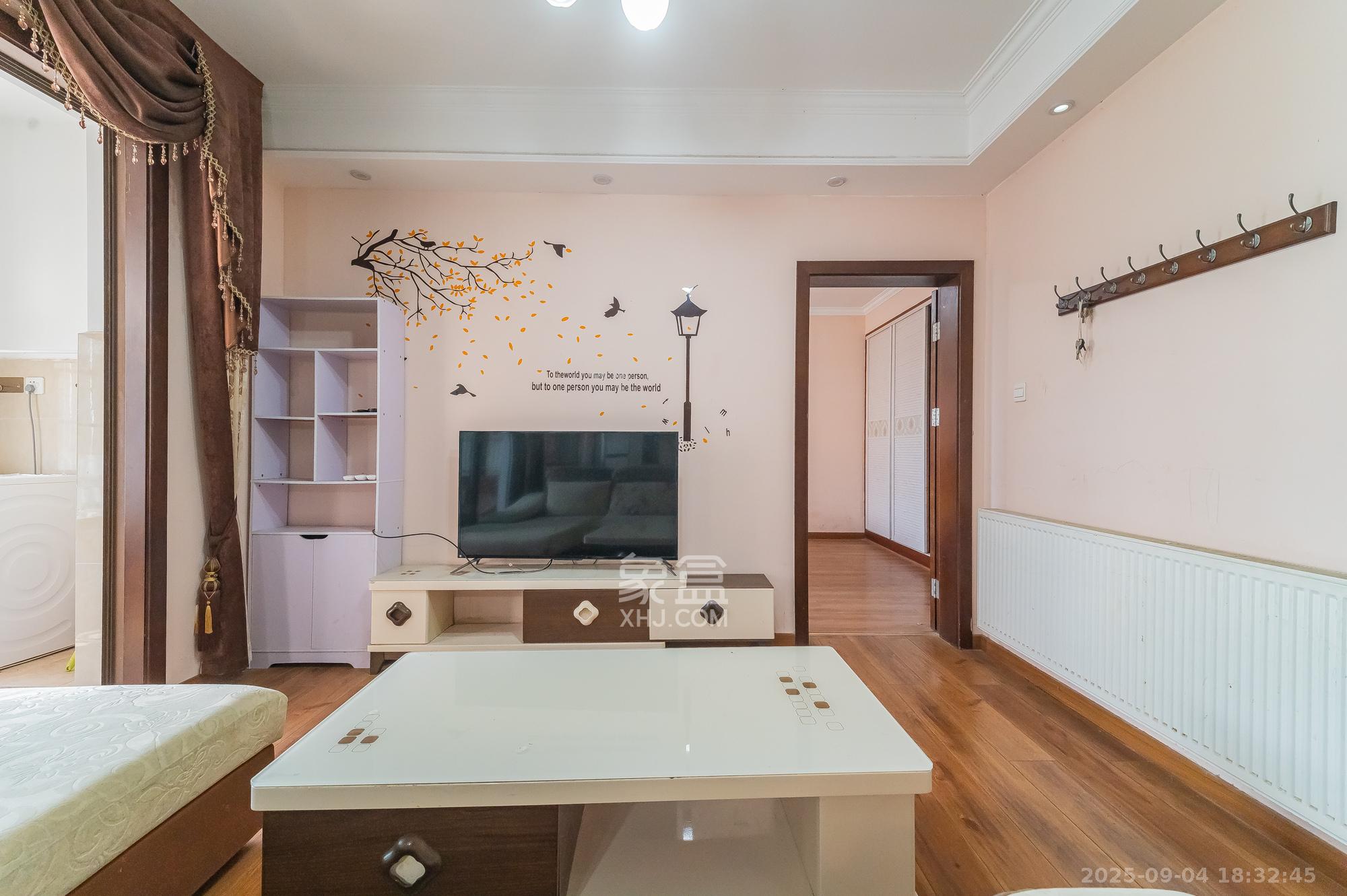 湖湾世景  3室2厅2卫    65.0万 湖湾世景  3室2厅2卫    65.0万客厅