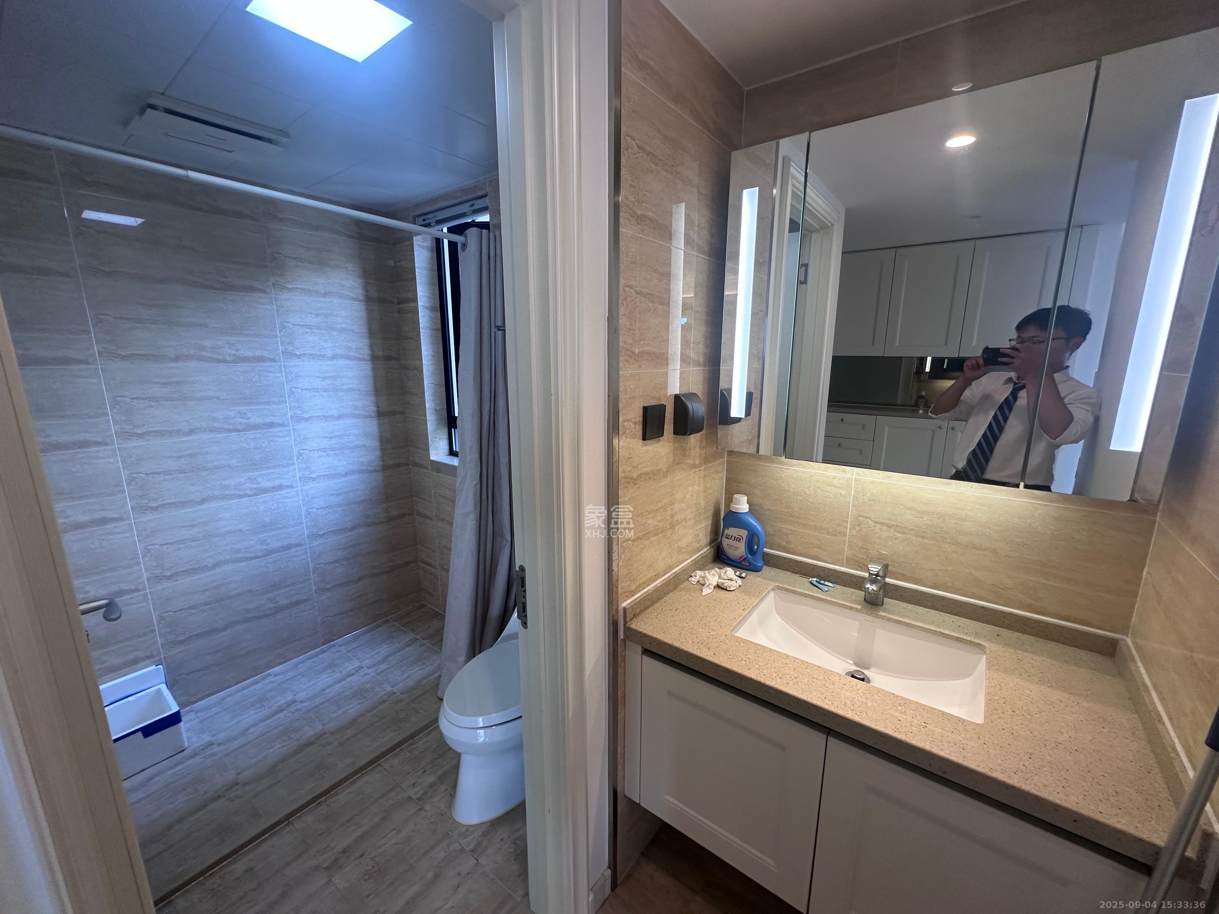 万科魅力之城锋镜里  4室2厅2卫    3300.0元/月室内图