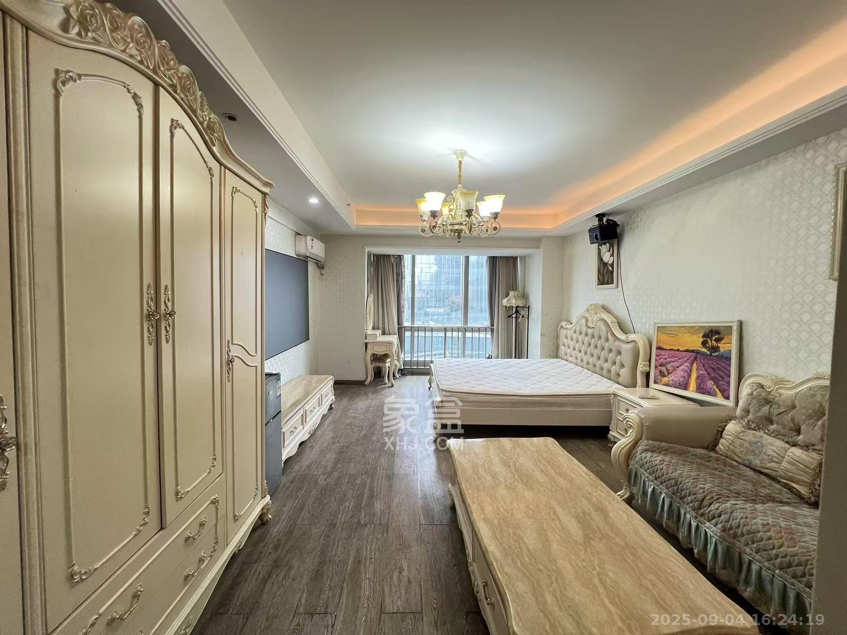 德思勤城市广场(宝格丽公寓) 1室1厅1卫 1700.0元/月 德思勤城市广场(宝格丽公寓) 1室1厅1卫 1700.0元/月室内图