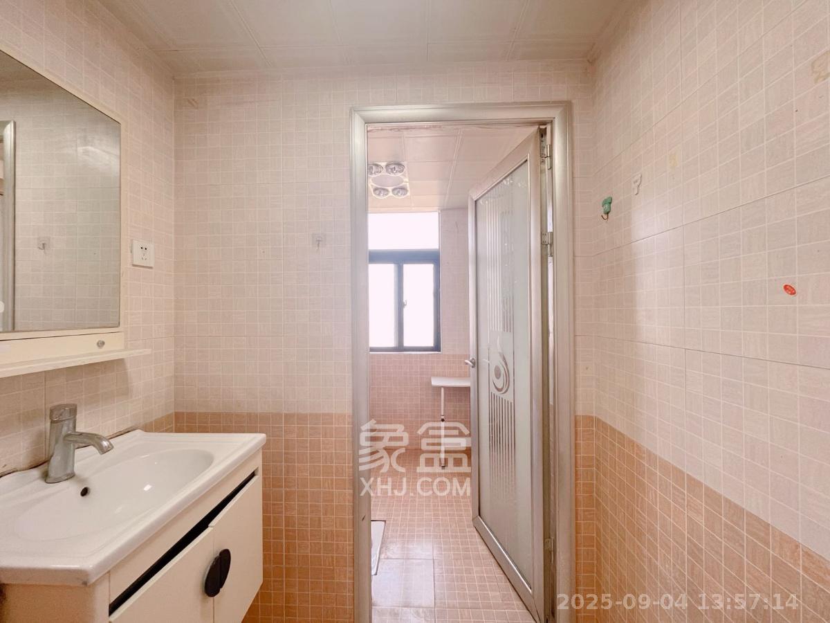 英郡年华 3室1厅2卫 2000.0元/月 英郡年华 3室1厅2卫 2000.0元/月室内图