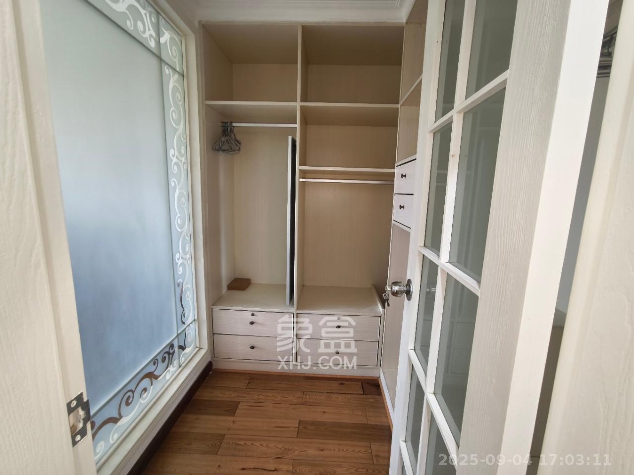 绿地公馆(绿地名邸)  3室2厅1卫    2500.0元/月 绿地公馆(绿地名邸)  3室2厅1卫    2500.0元/月室内图