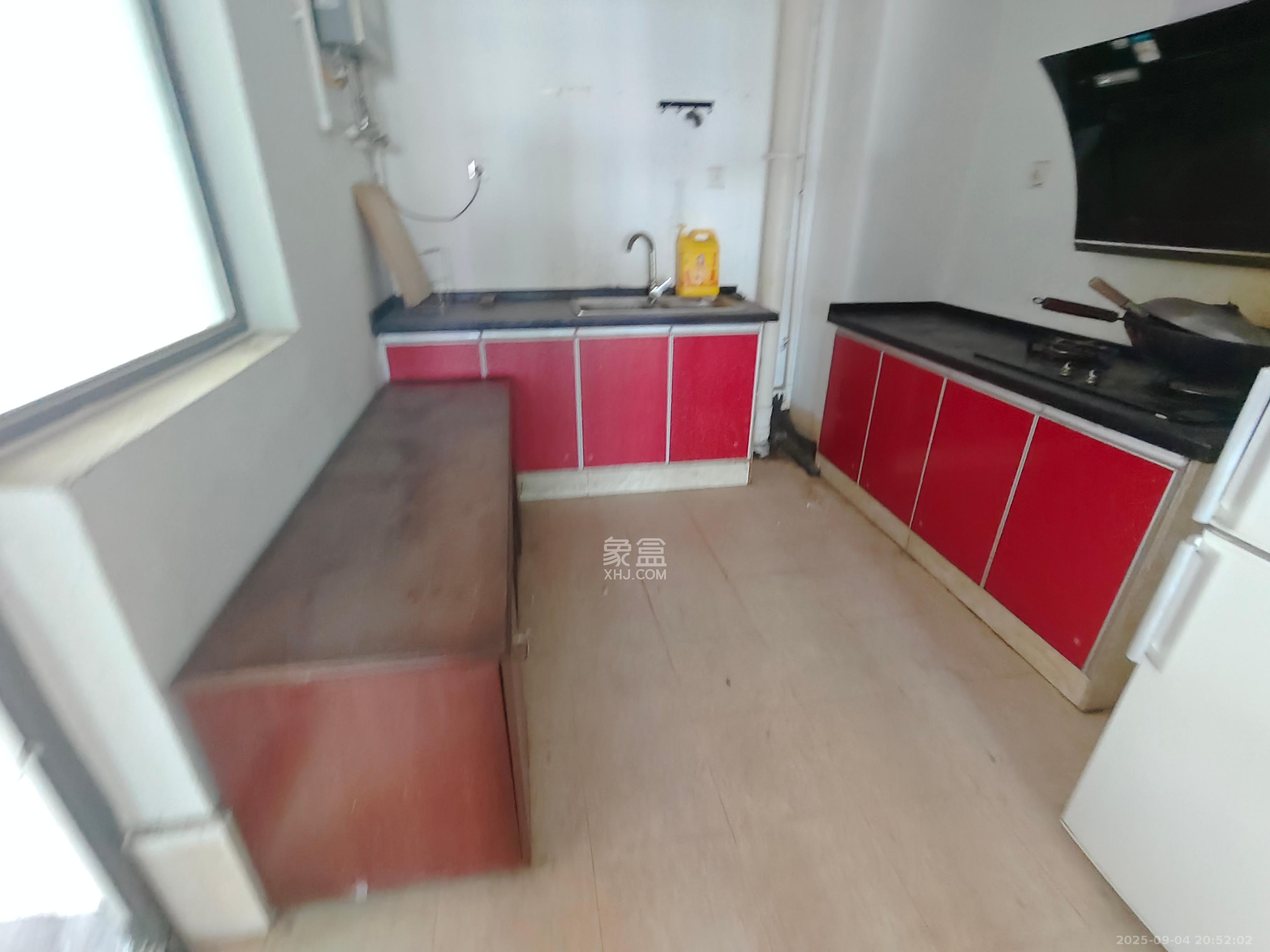 长房天翼未来城  5室1厅2卫    4200.0元/月 长房天翼未来城  5室1厅2卫    4200.0元/月室内图