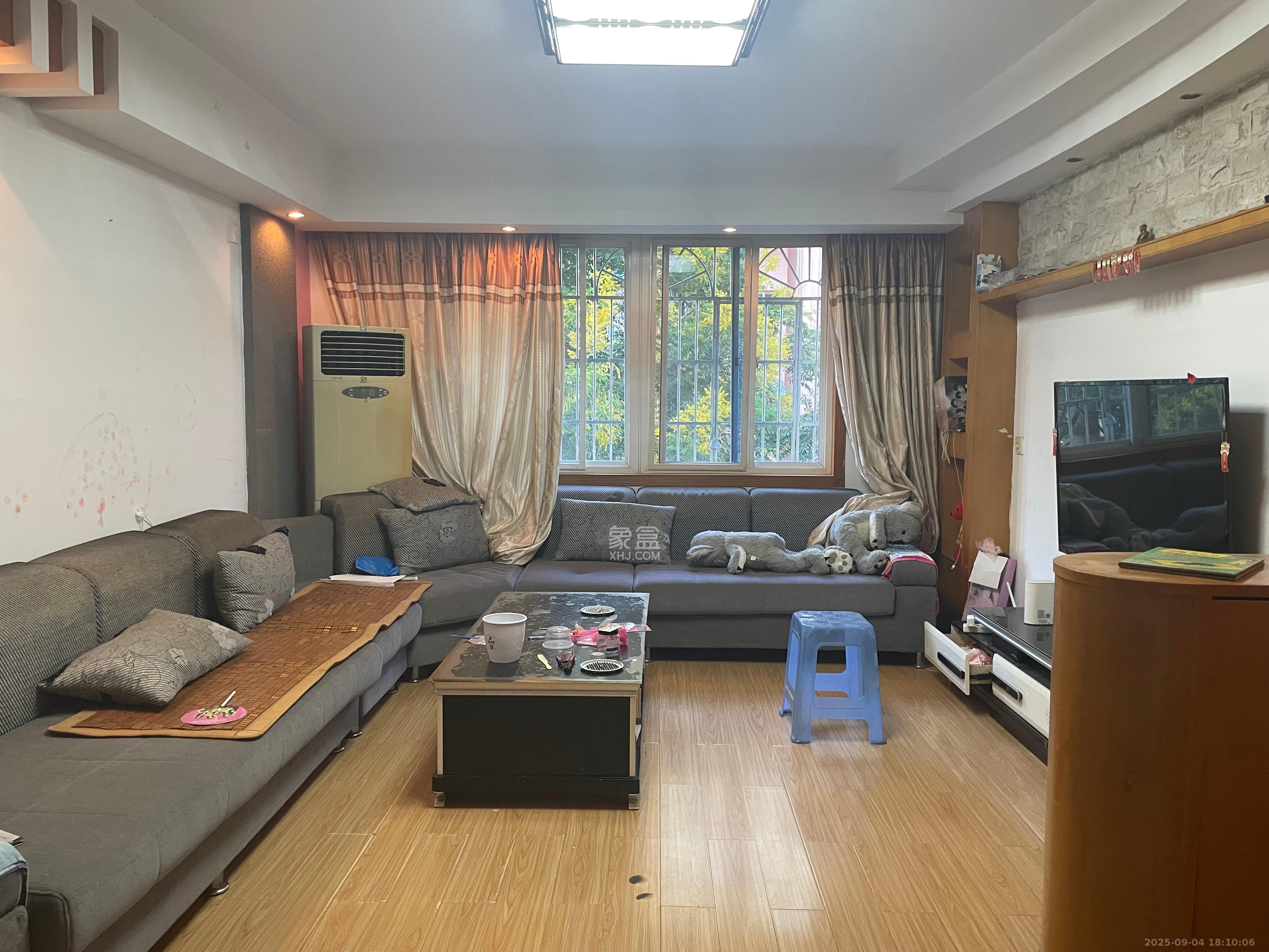 白沙苑  3室2厅2卫    2000.0元/月室内图