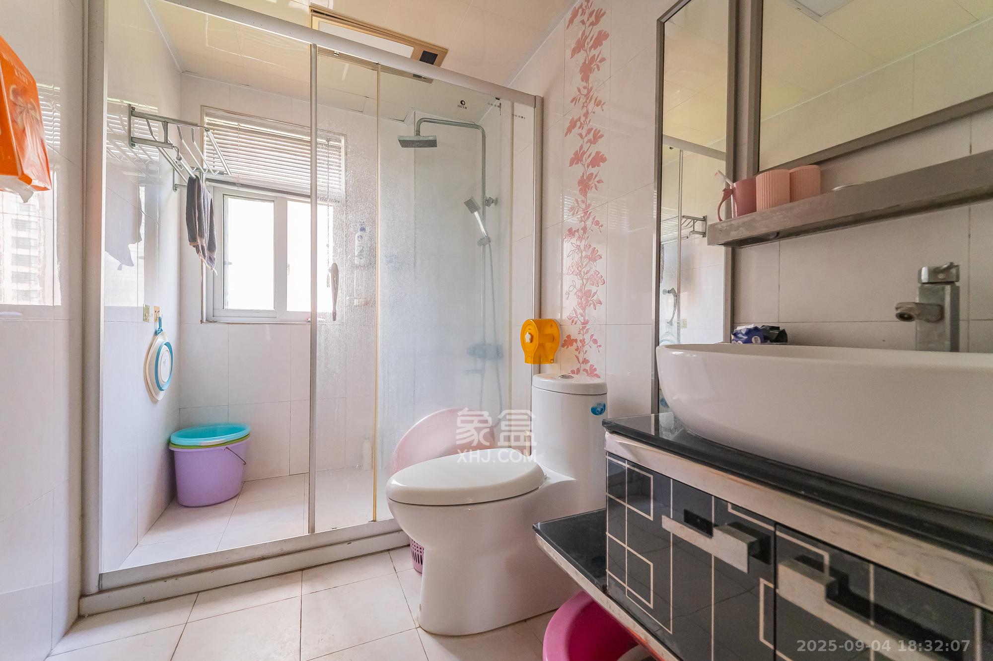 筑梦佳园 4室2厅2卫 99.8万 筑梦佳园 4室2厅2卫 99.8万卫生间