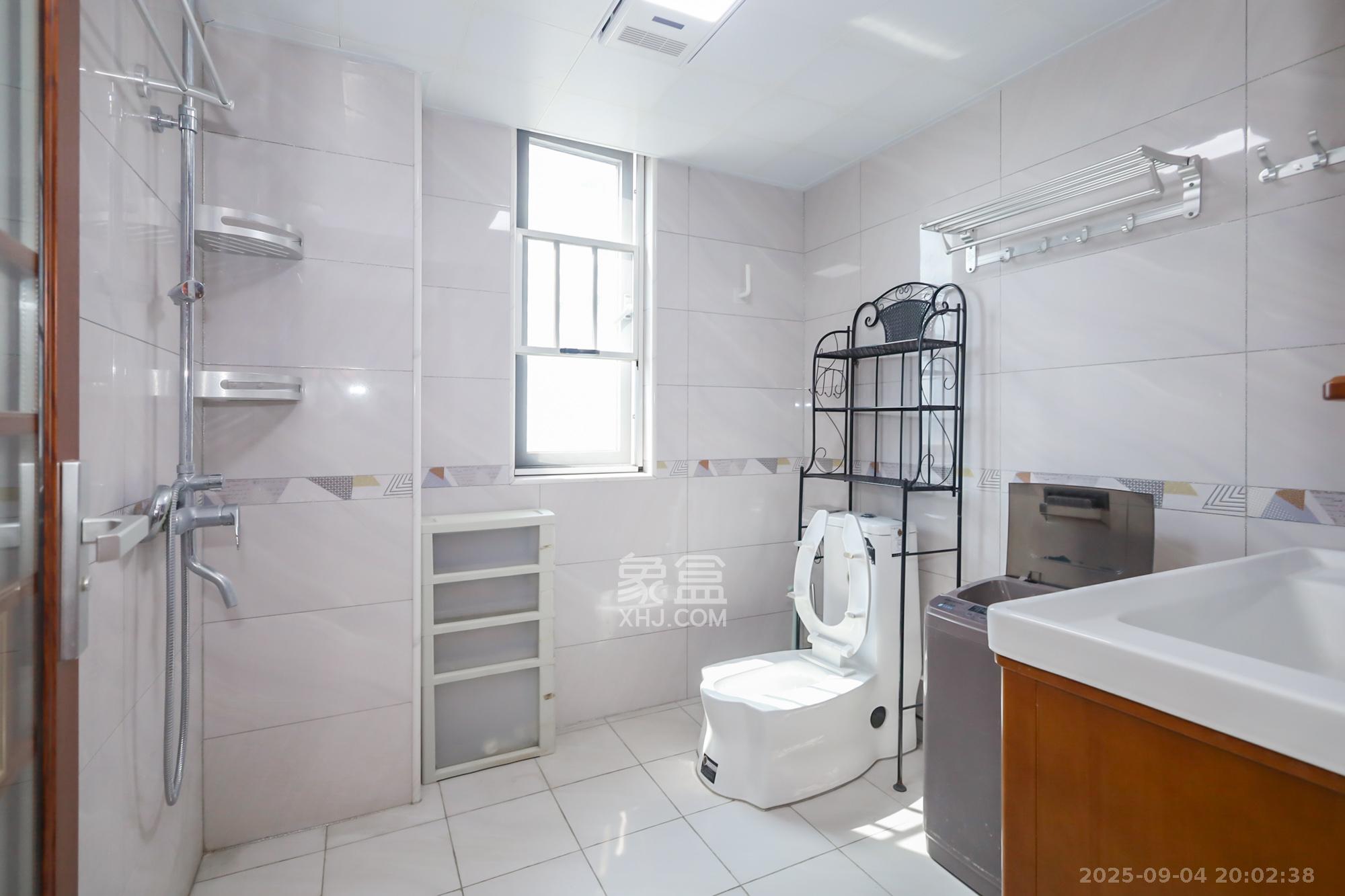 保利天禧D区 4室2厅2卫 215.0万 保利天禧D区 4室2厅2卫 215.0万卫生间