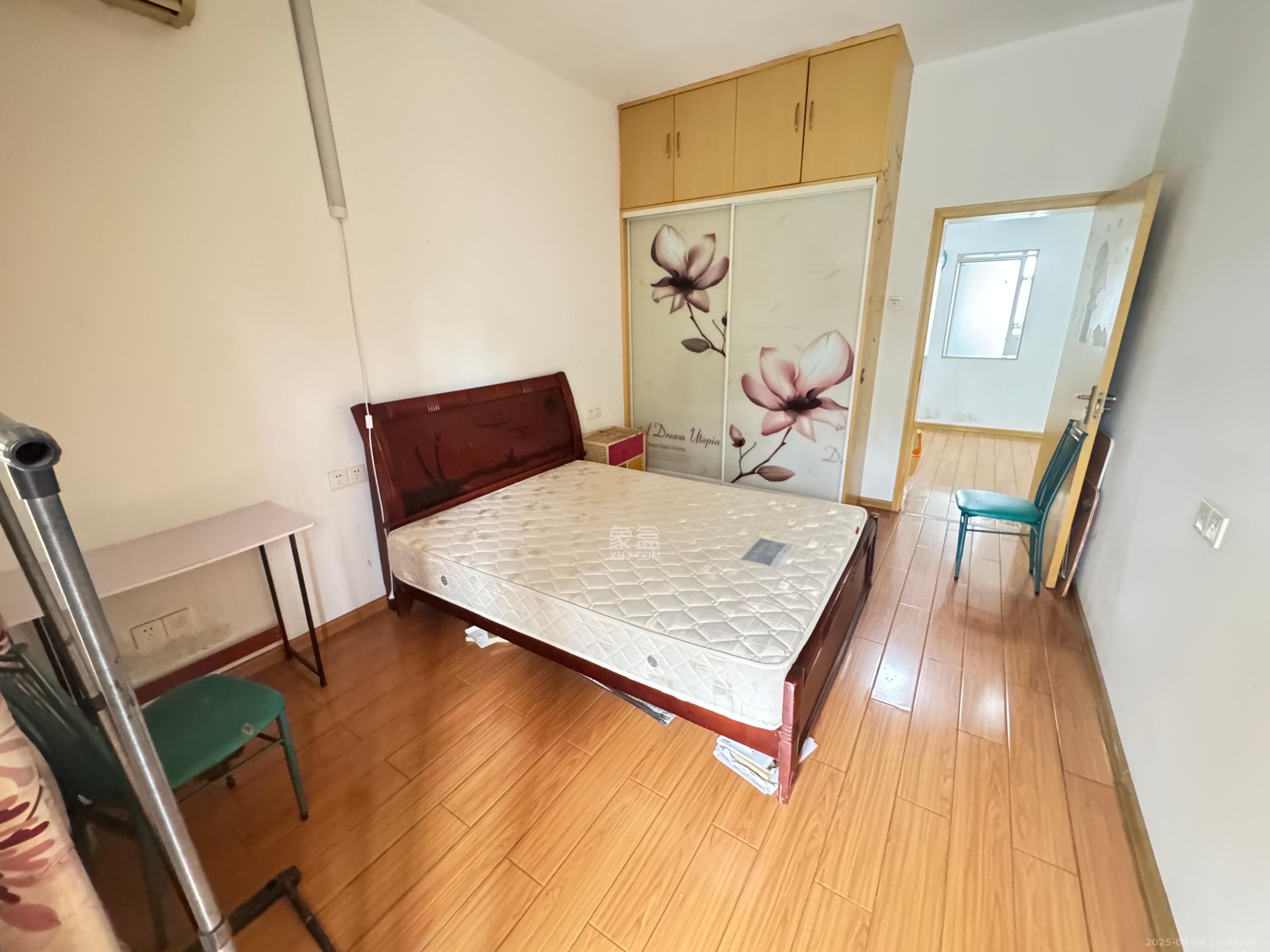 电影院宿舍  2室1厅1卫    1800.0元/月室内图