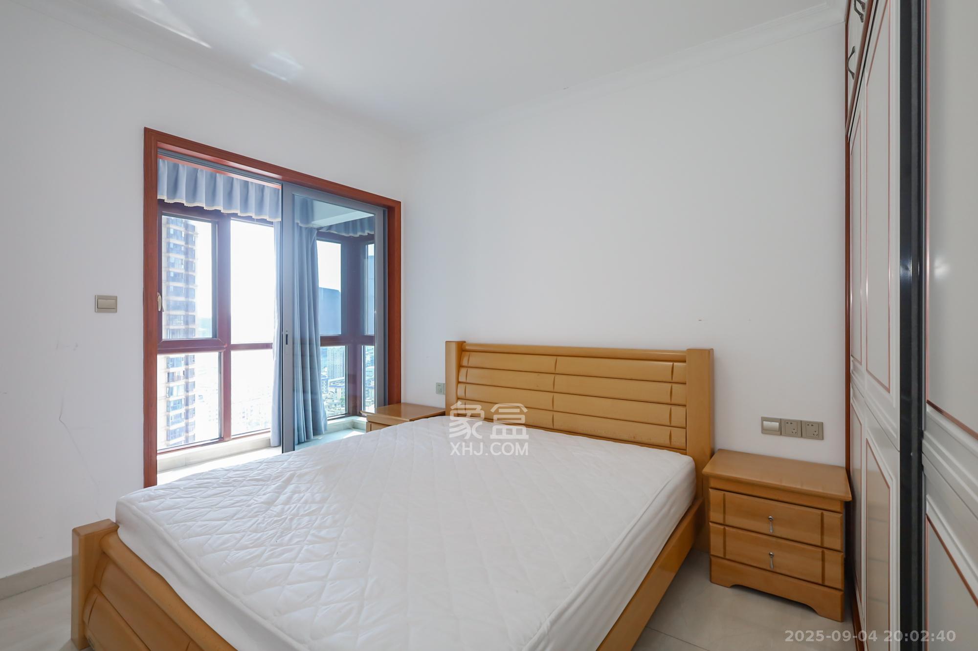 保利天禧D区  4室2厅2卫    215.0万卧室