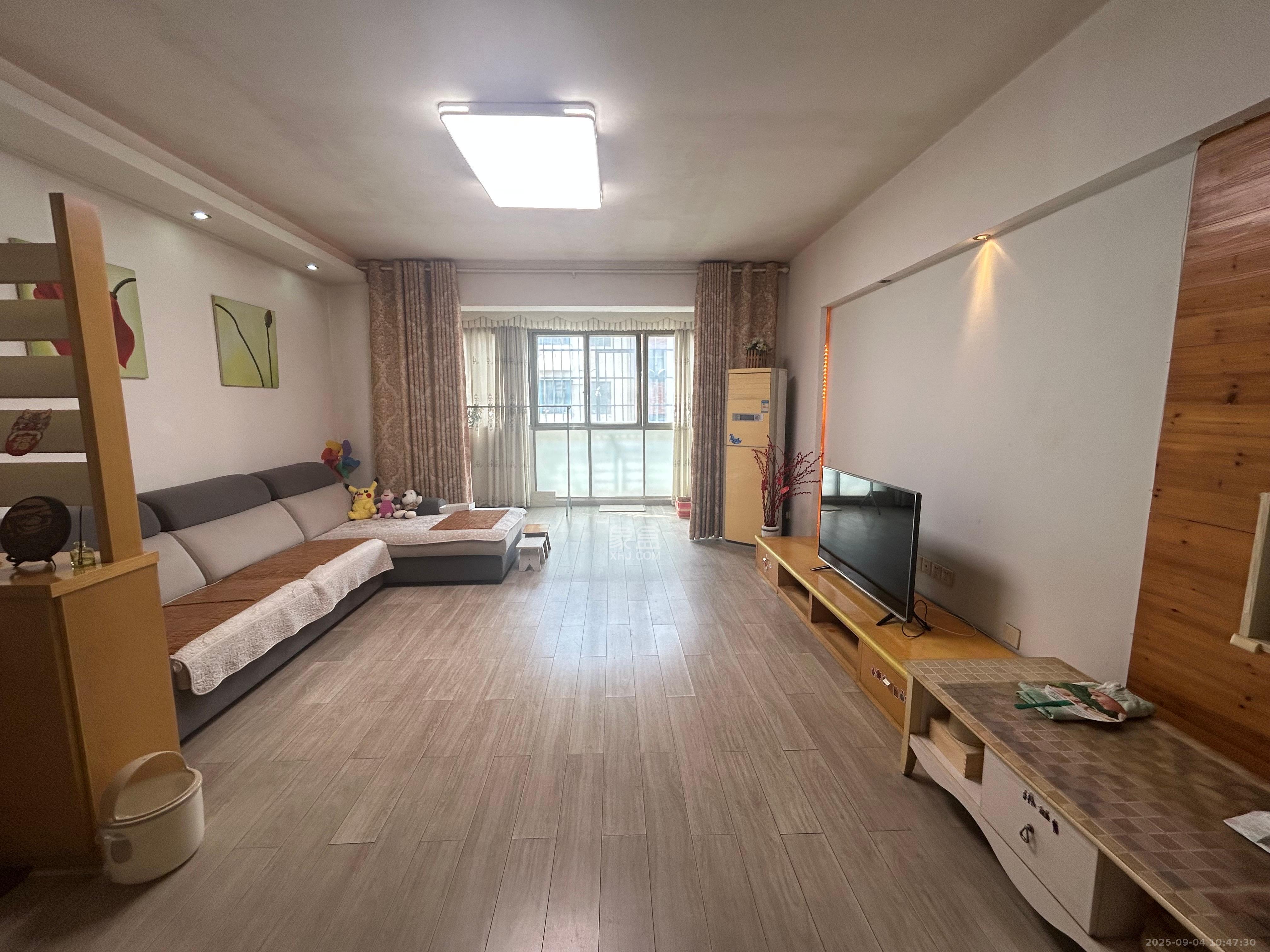 西江庭院(盐业集团宿舍)  2室2厅2卫    2300.0元/月 西江庭院(盐业集团宿舍)  2室2厅2卫    2300.0元/月室内图1