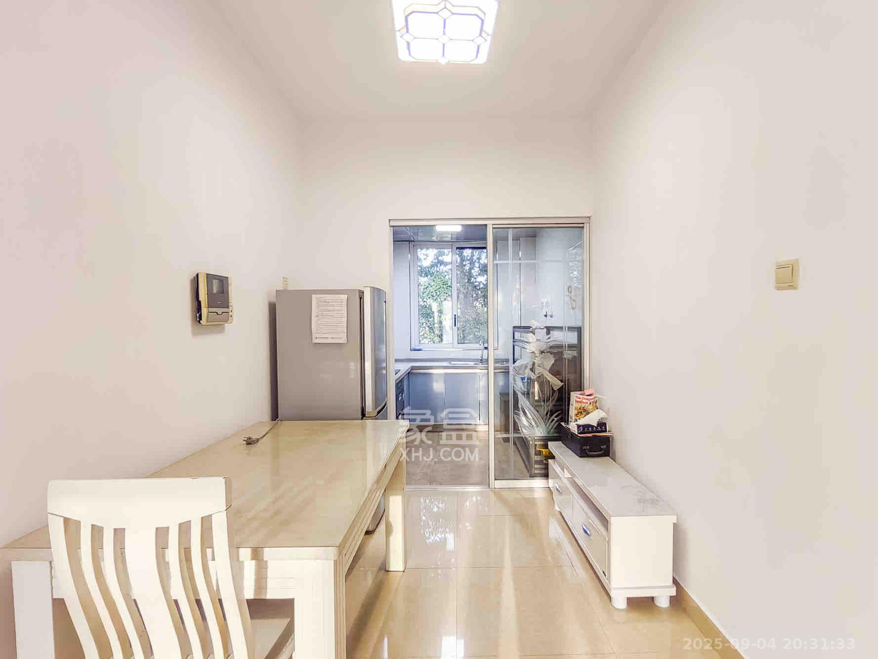 山水湾  2室1厅1卫    1400.0元/月室内图