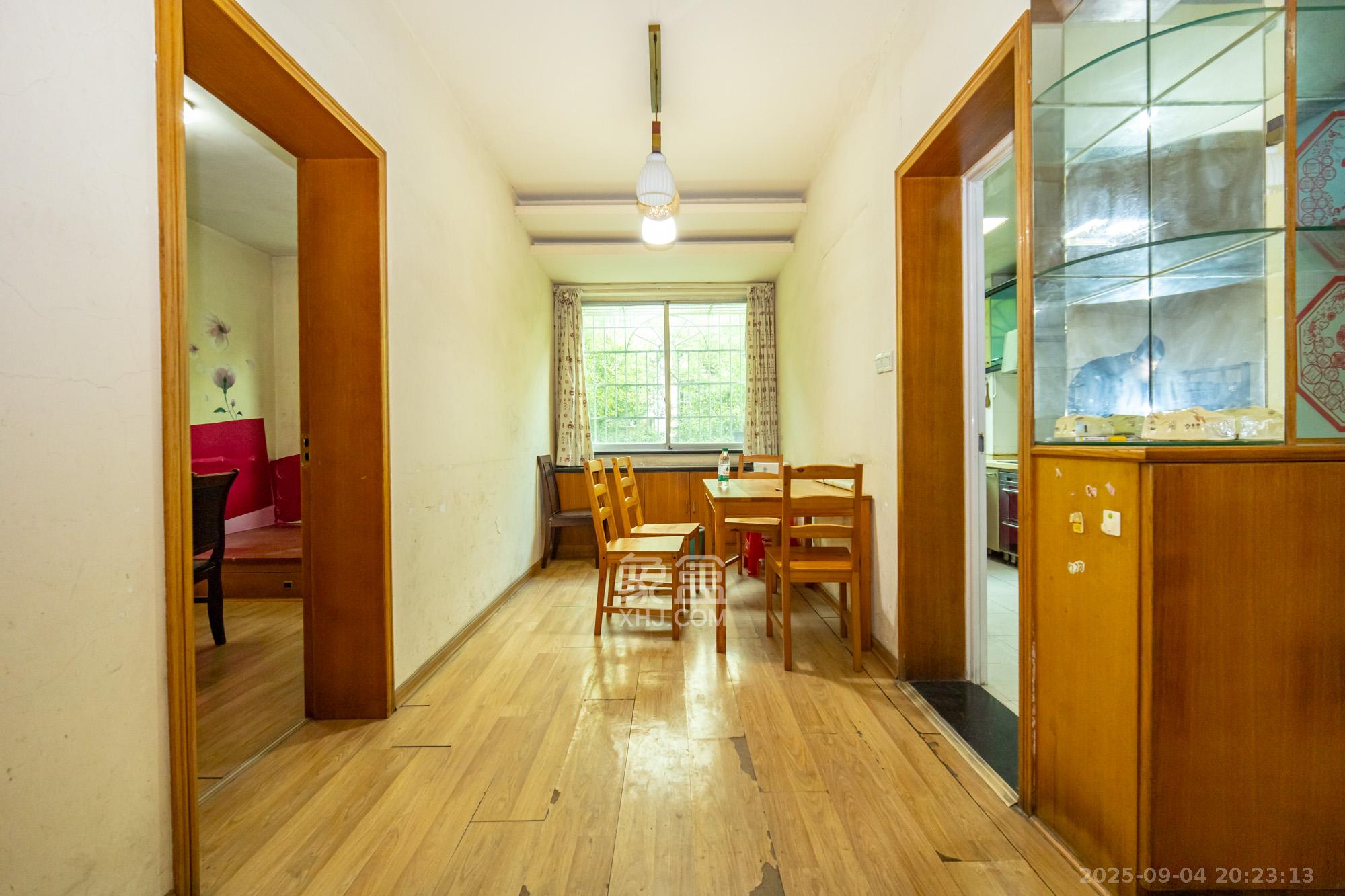 中南汽车世界 3室2厅1卫 38.8万 中南汽车世界 3室2厅1卫 38.8万其他