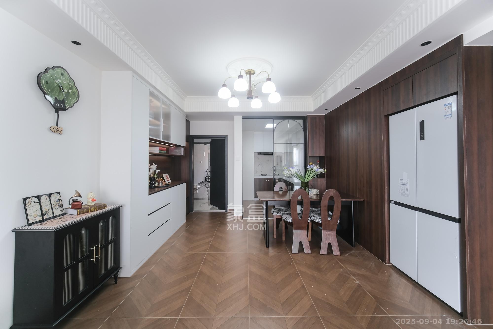 荣盛花语城 3室2厅1卫 73.8万 荣盛花语城 3室2厅1卫 73.8万客厅