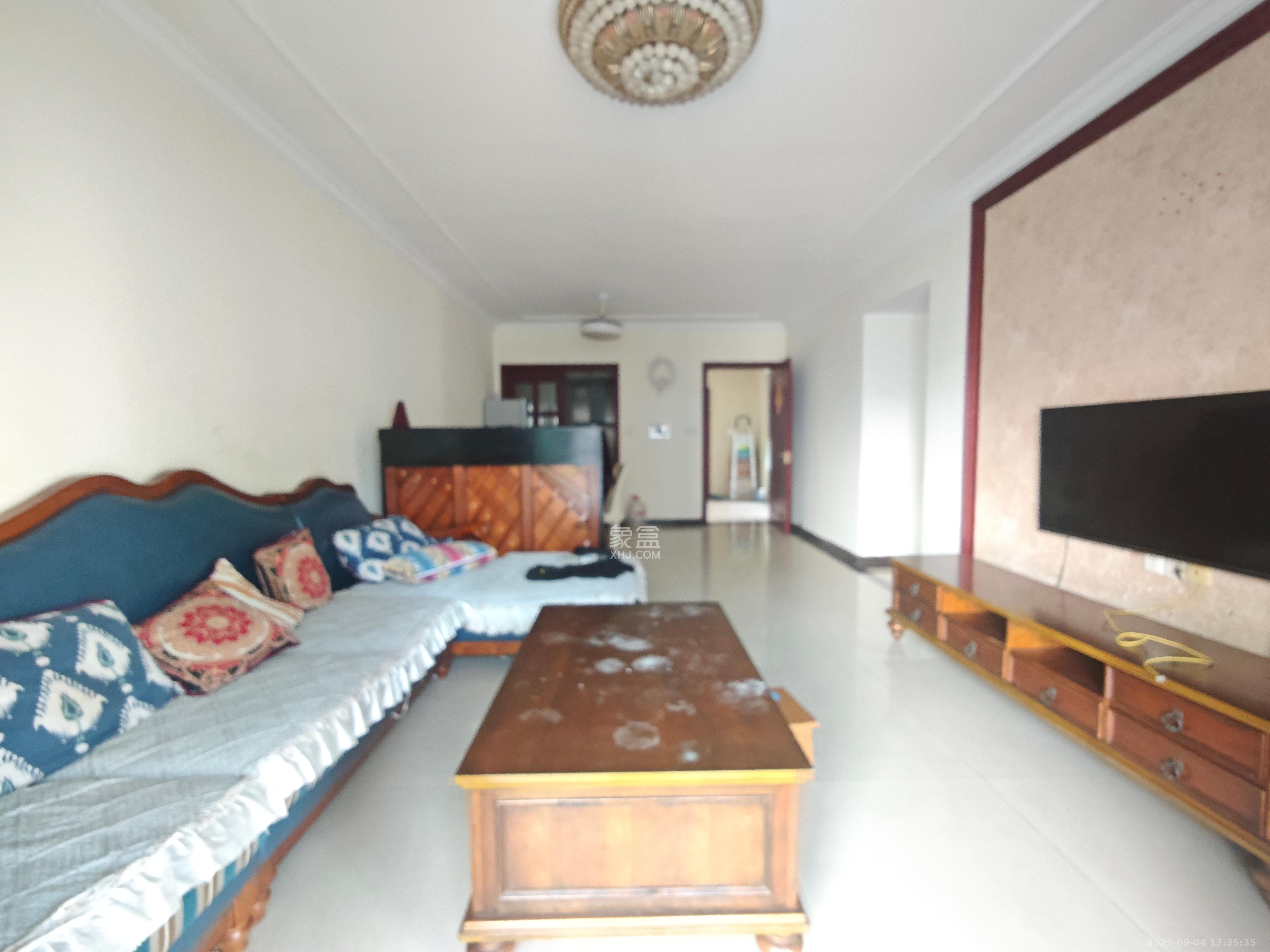 恒大翡翠华庭  3室2厅2卫    2400.0元/月