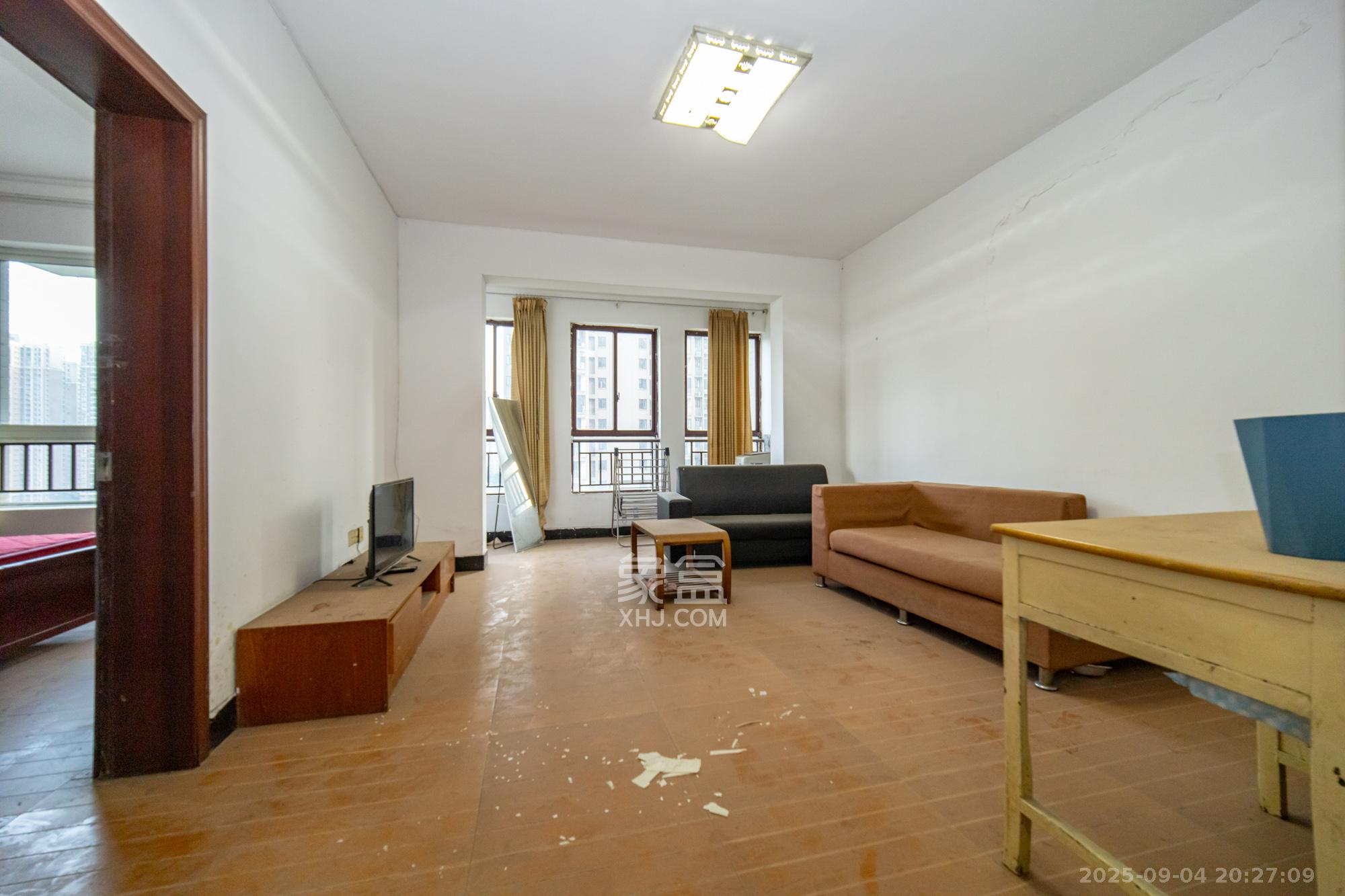 爱琴海岸 2室2厅1卫 36.8万 爱琴海岸 2室2厅1卫 36.8万客厅