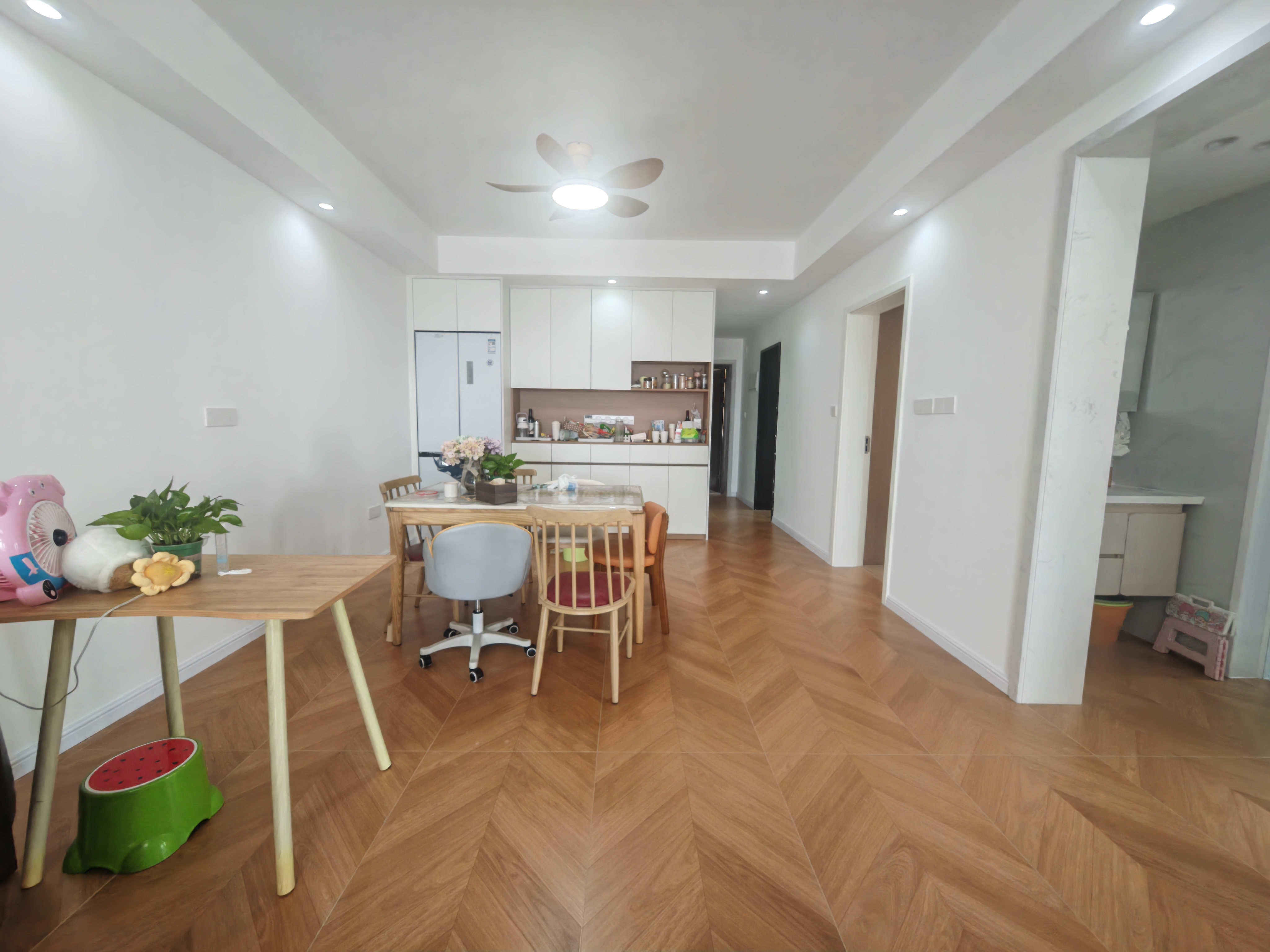 中国铁建金色蓝庭 3室2厅1卫 2000.0元/月 中国铁建金色蓝庭 3室2厅1卫 2000.0元/月室内图