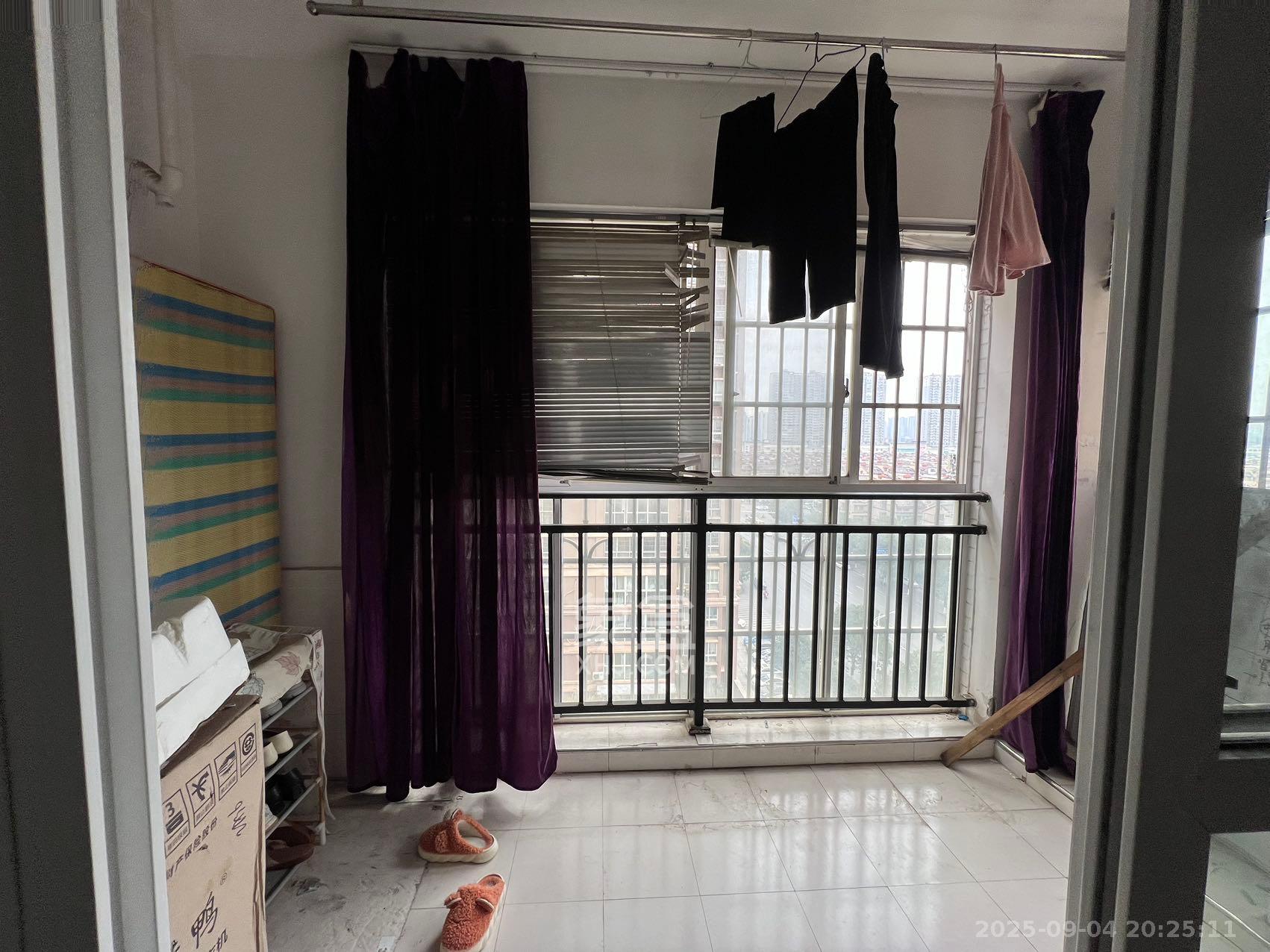 上河国际C区  3室2厅2卫    2400.0元/月室内图