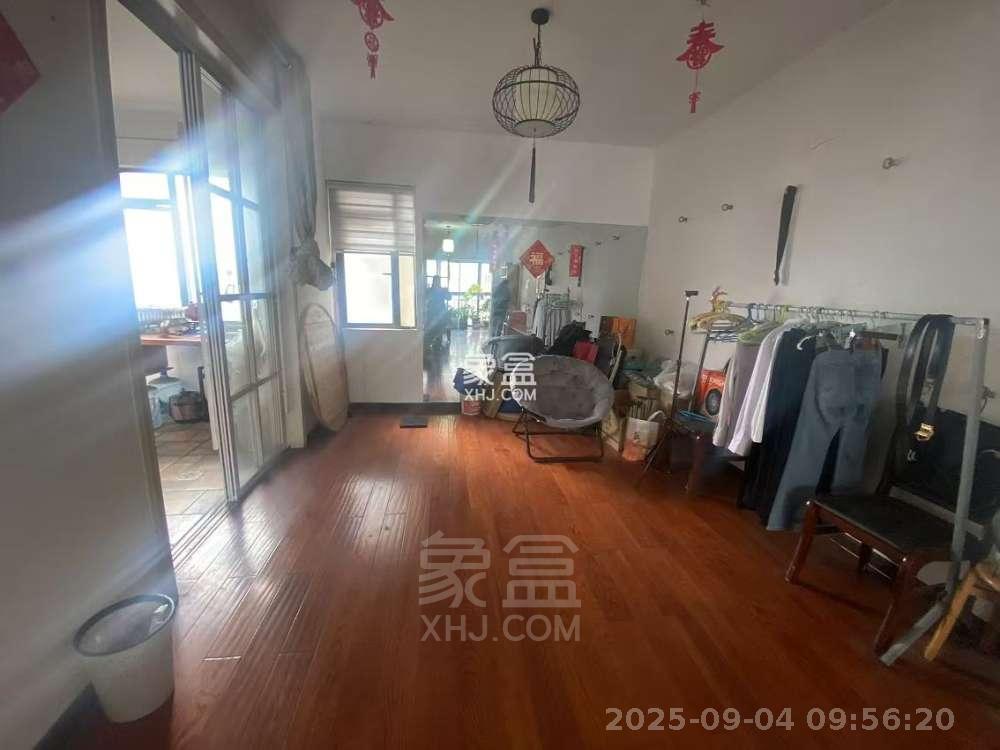 华晨御园  3室2厅2卫    2000.0元/月室内图