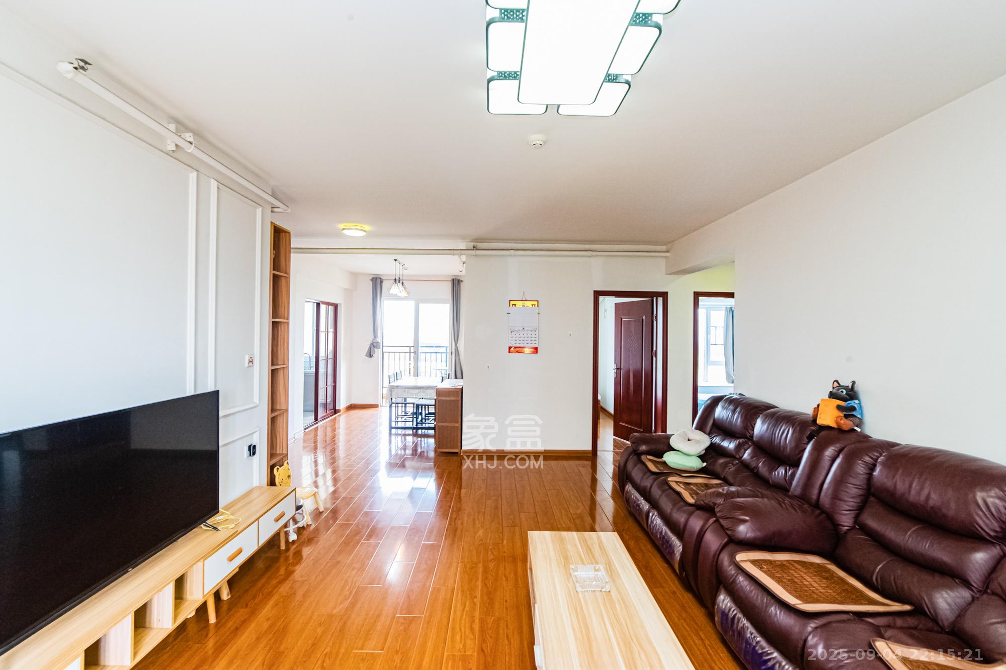 北辰三角洲C3区 3室2厅2卫 193.0万 北辰三角洲C3区 3室2厅2卫 193.0万客厅