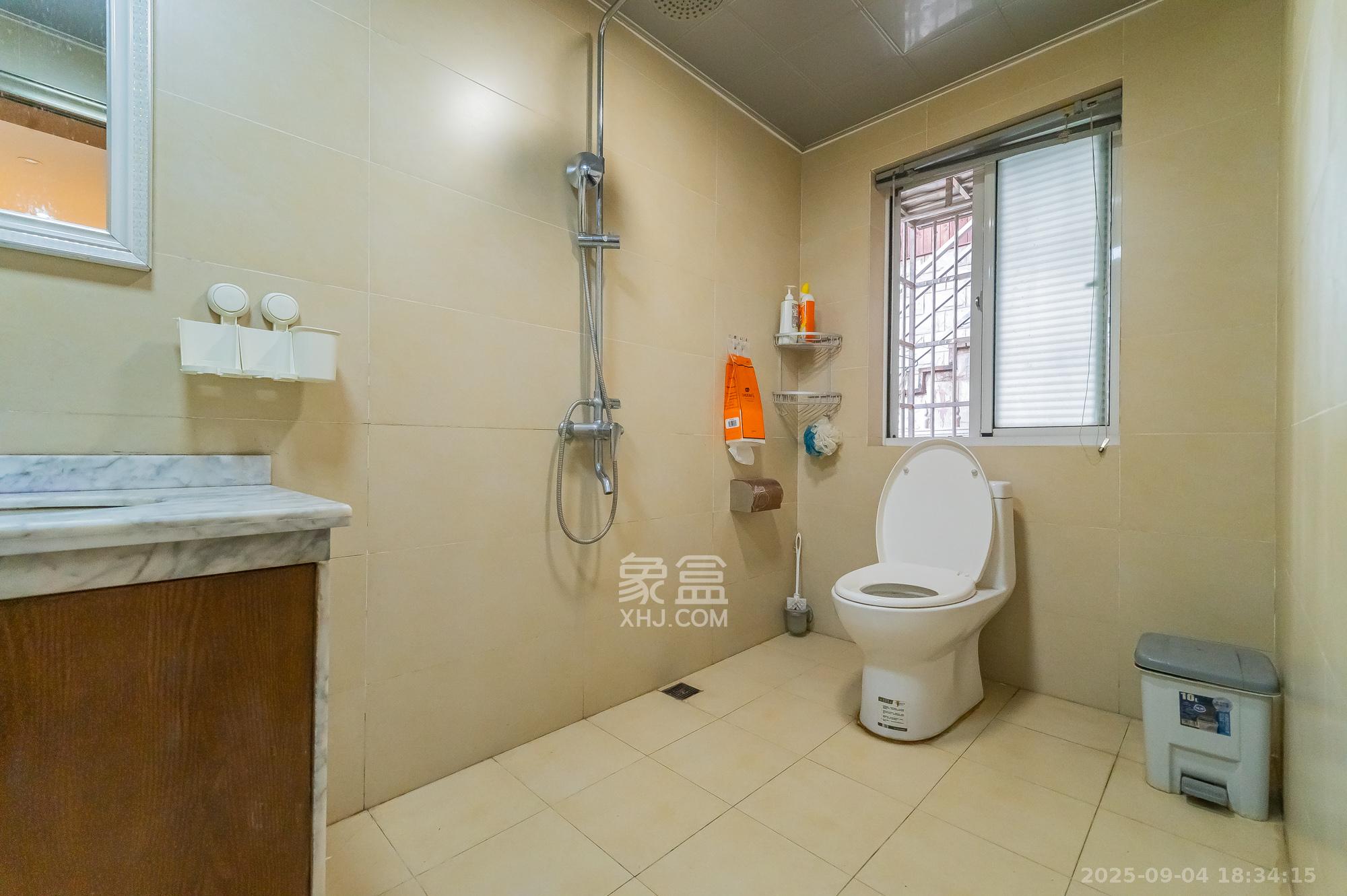 幸福里(幸福里一期) 6室2厅3卫 176.0万 幸福里(幸福里一期) 6室2厅3卫 176.0万卫生间