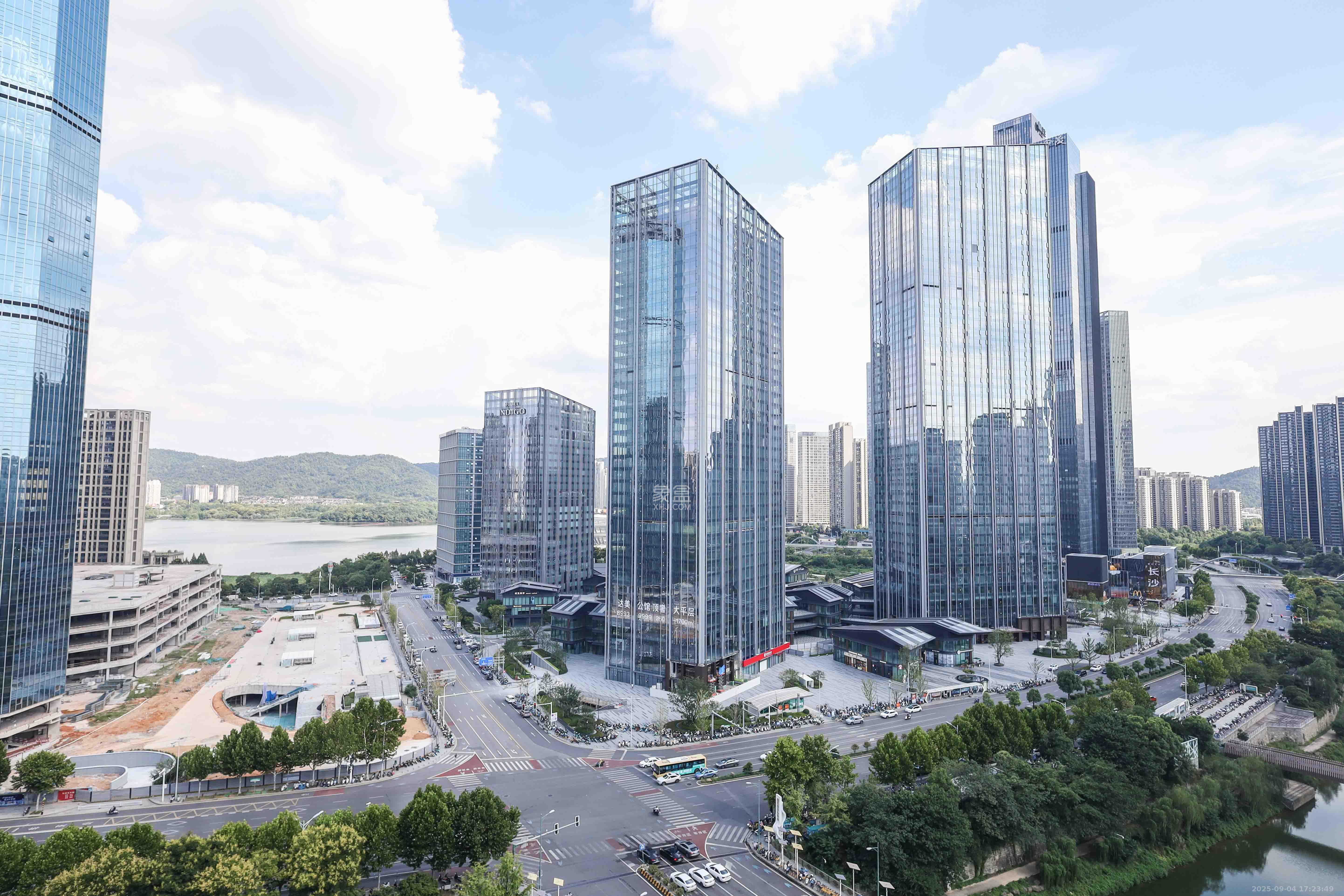 中国铁建梅溪青秀二期  3室2厅2卫    127.0万阳台