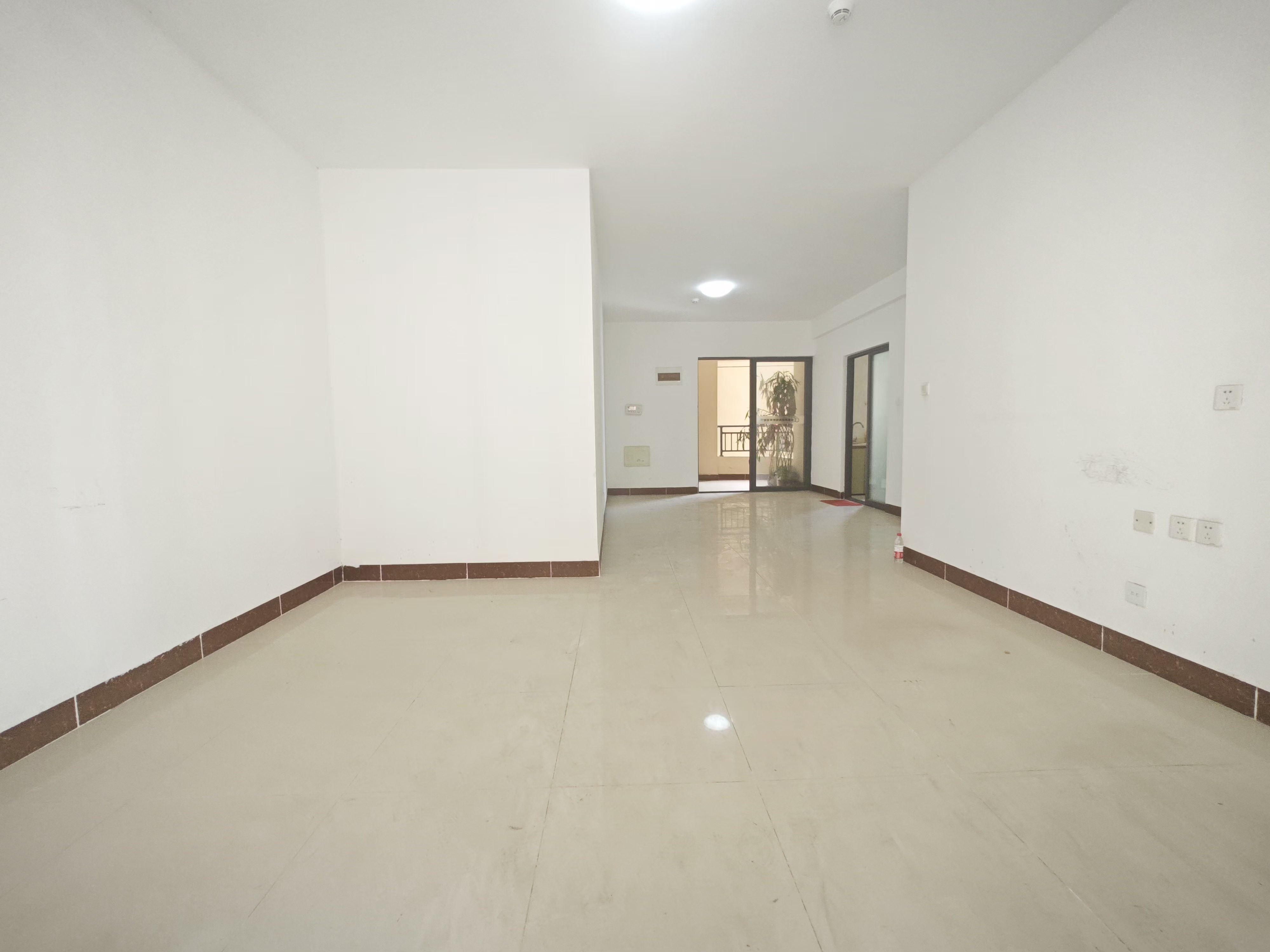 美舍嘉苑一期  4室2厅3卫    3000.0元/月 美舍嘉苑一期  4室2厅3卫    3000.0元/月室内图