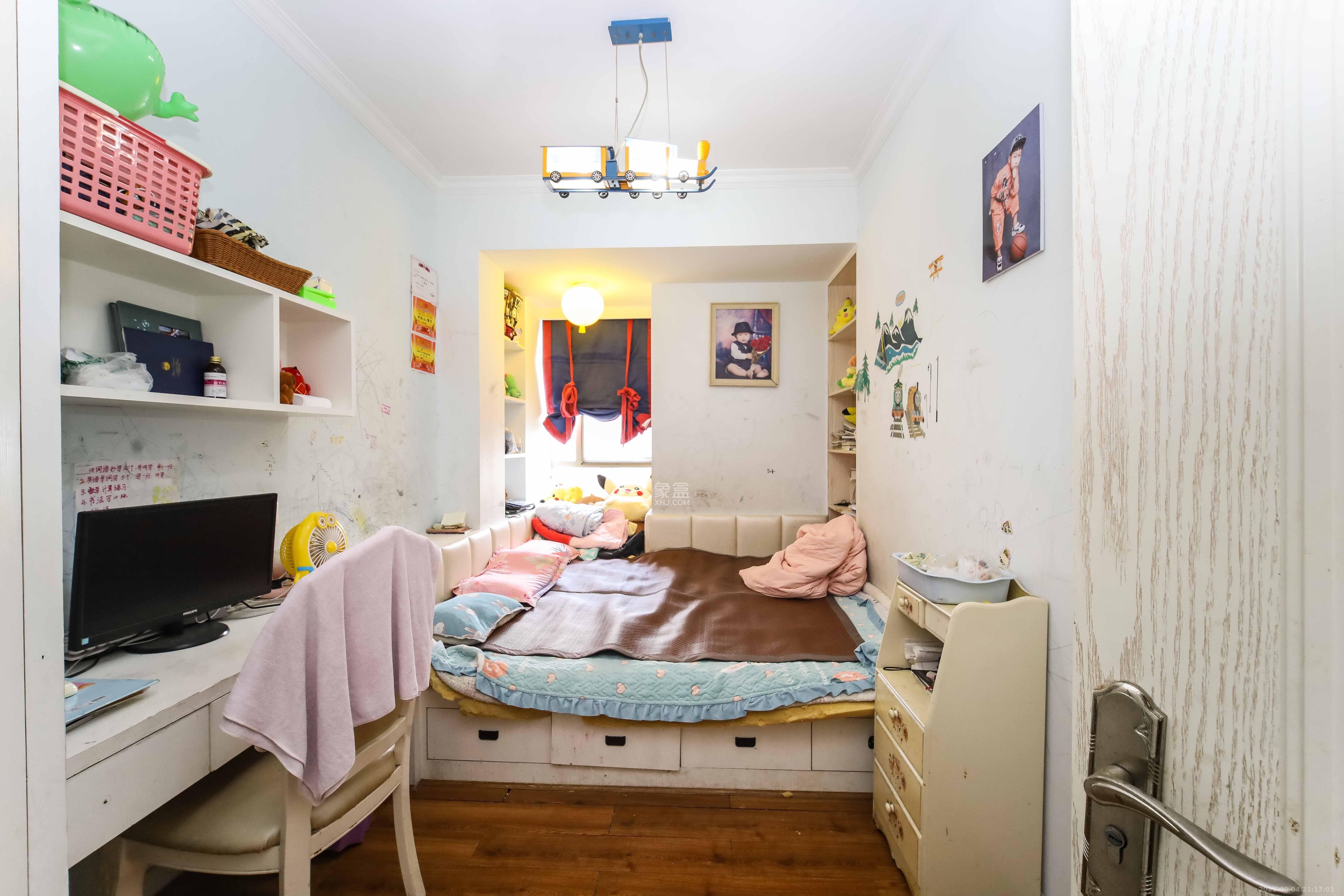 蔚蓝天空  4室2厅2卫    132.0万 蔚蓝天空  4室2厅2卫    132.0万卧室