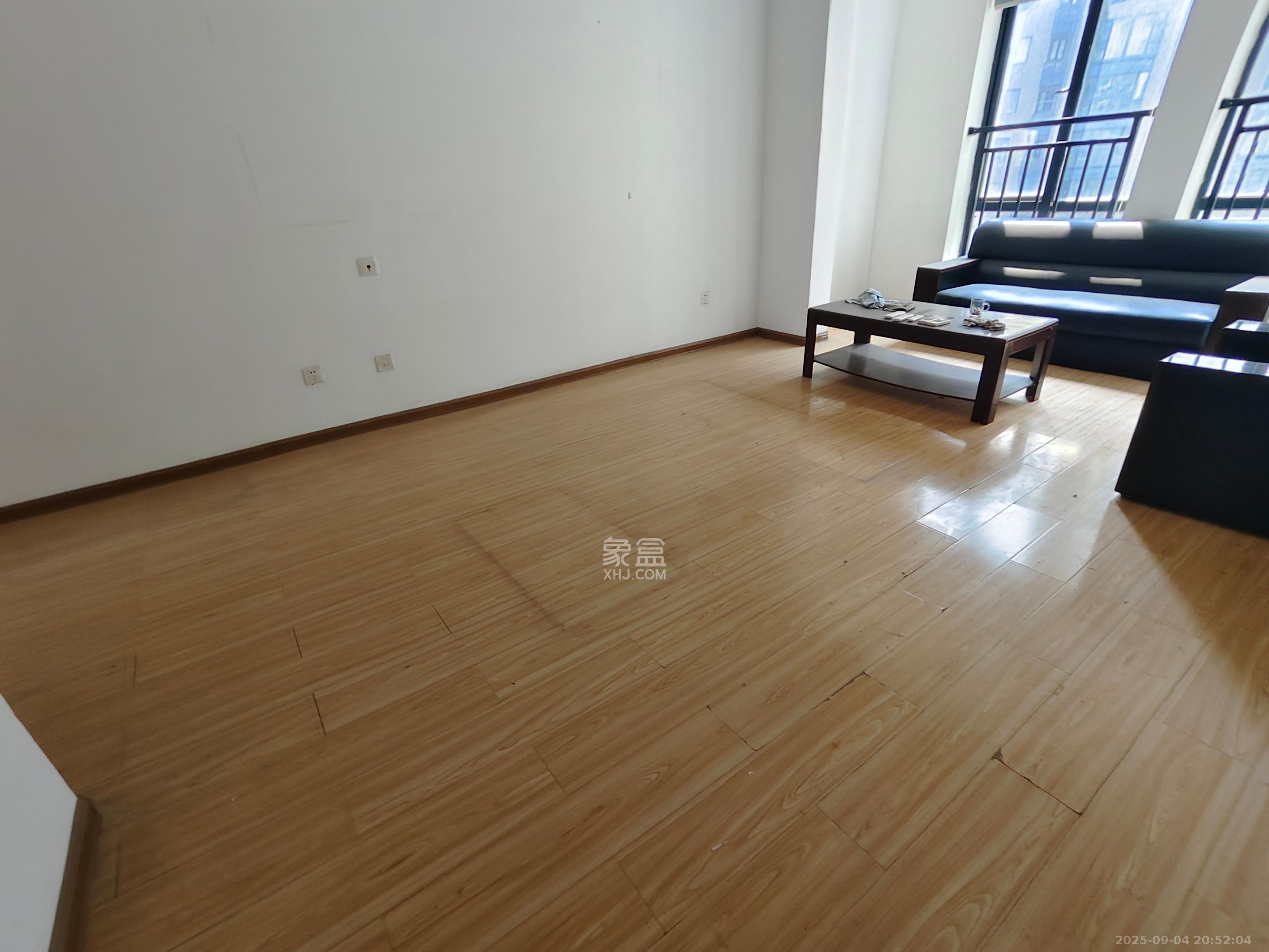 长房天翼未来城  5室1厅2卫    4200.0元/月 长房天翼未来城  5室1厅2卫    4200.0元/月室内图