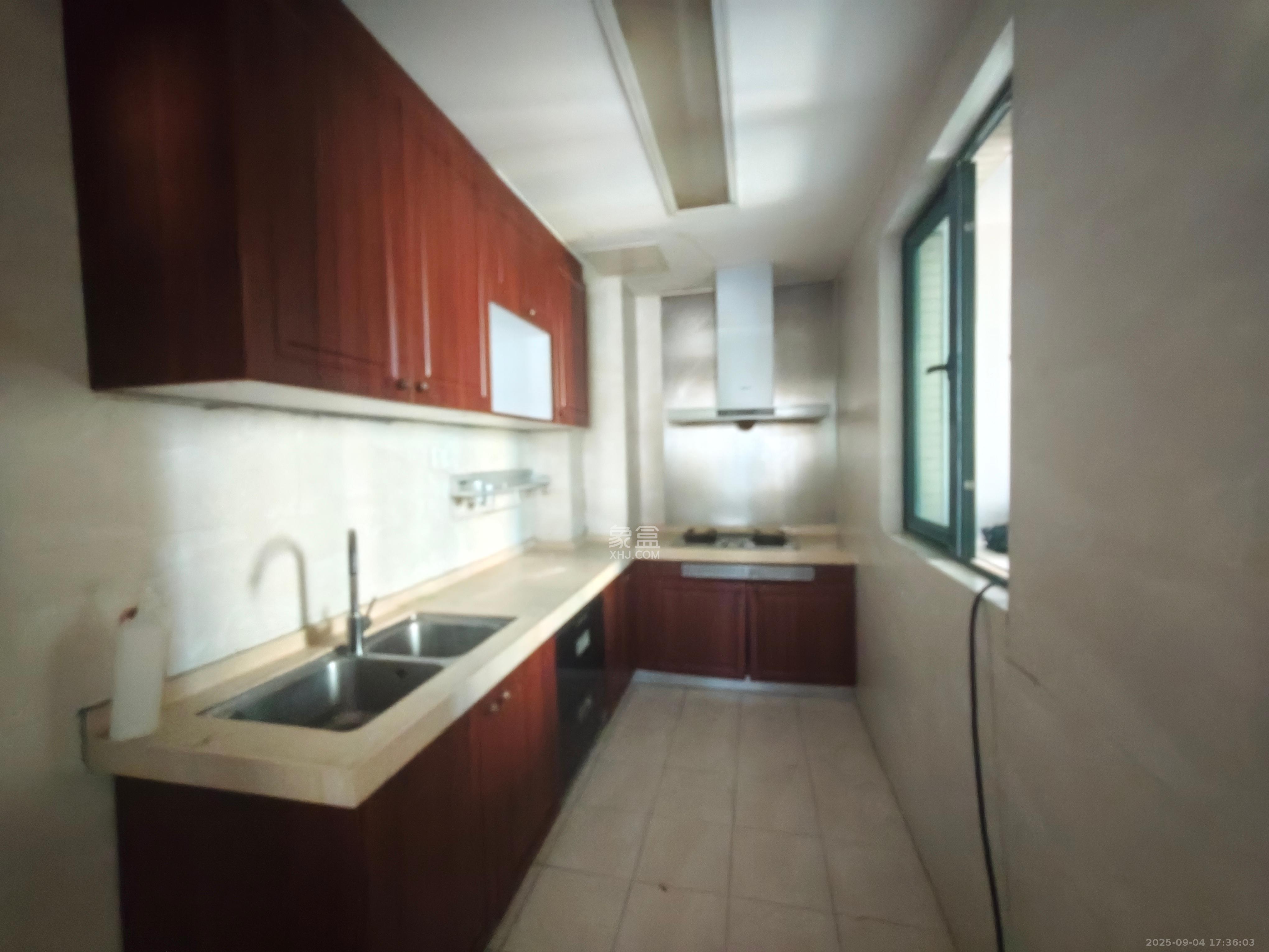 恒大翡翠华庭  3室2厅2卫    2400.0元/月室内图