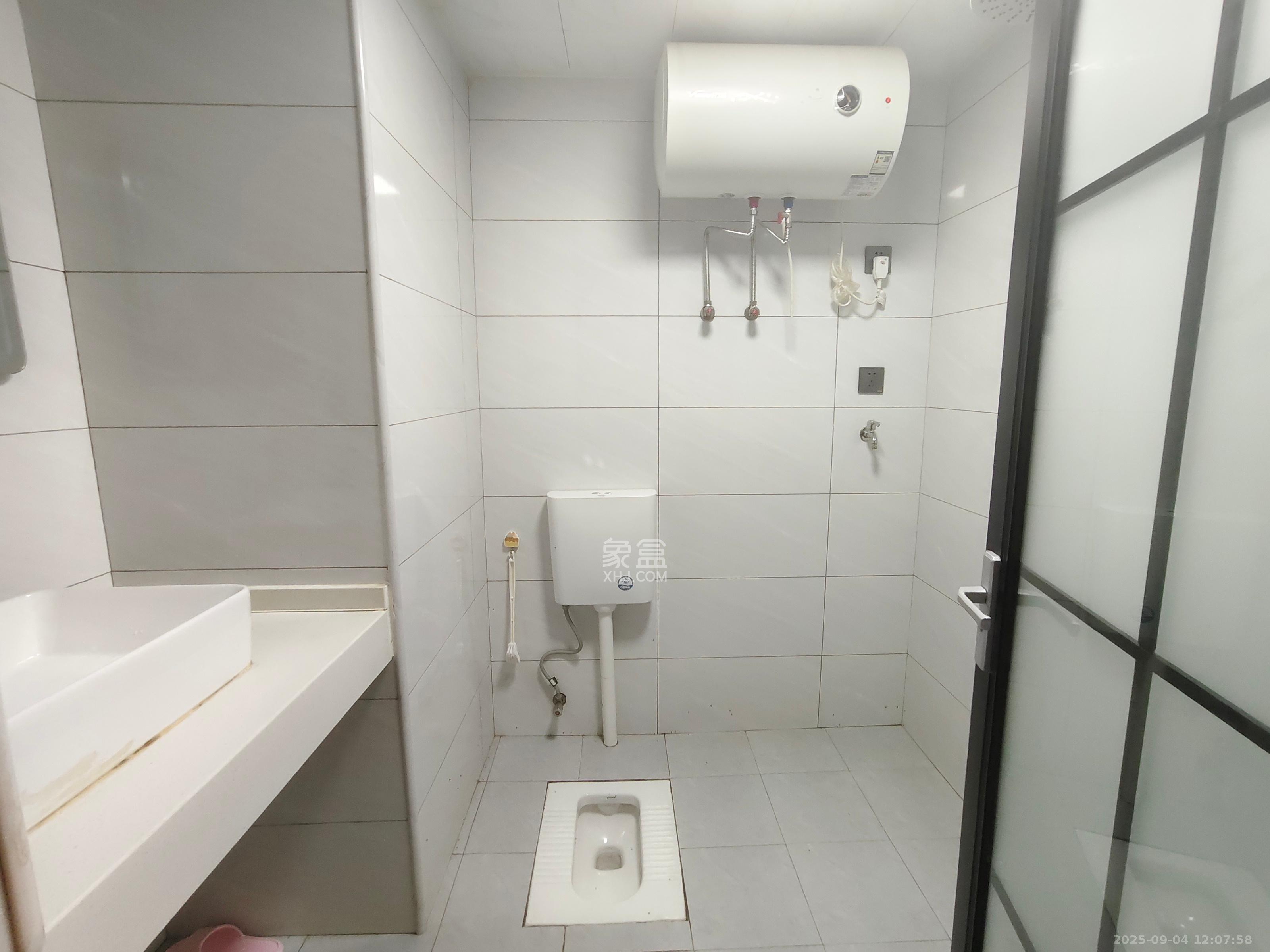 福晟钱隆国际(晟冉景苑)  1室1厅1卫    1600.0元/月 福晟钱隆国际(晟冉景苑)  1室1厅1卫    1600.0元/月室内图