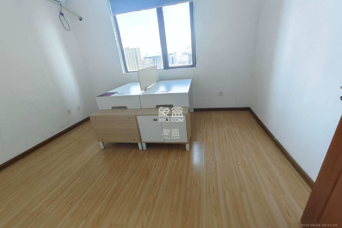 长房天翼未来城  5室1厅2卫    4200.0元/月 长房天翼未来城  5室1厅2卫    4200.0元/月室内图