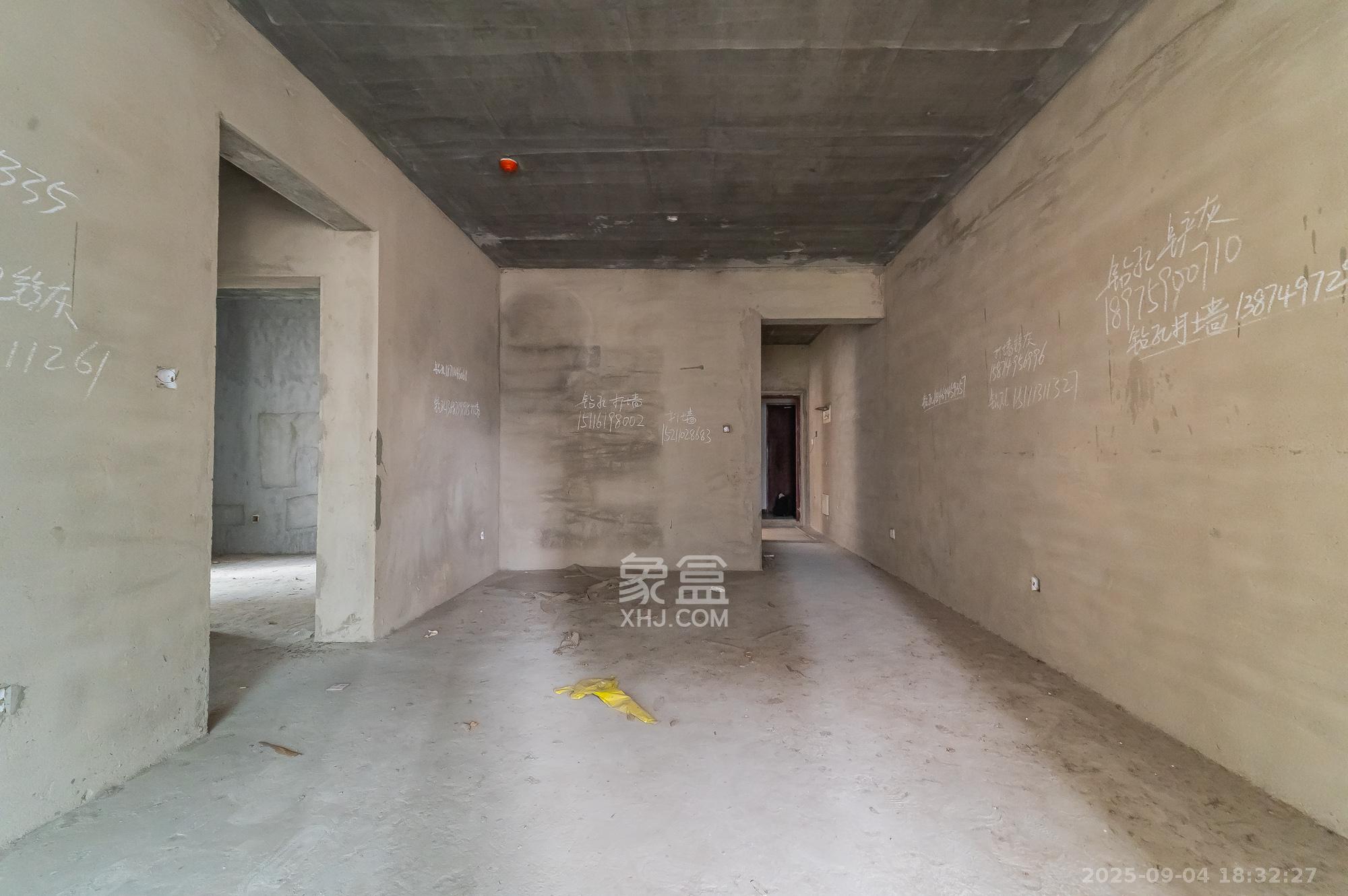 国泰九龙湾 3室2厅1卫 62.0万 国泰九龙湾 3室2厅1卫 62.0万客厅