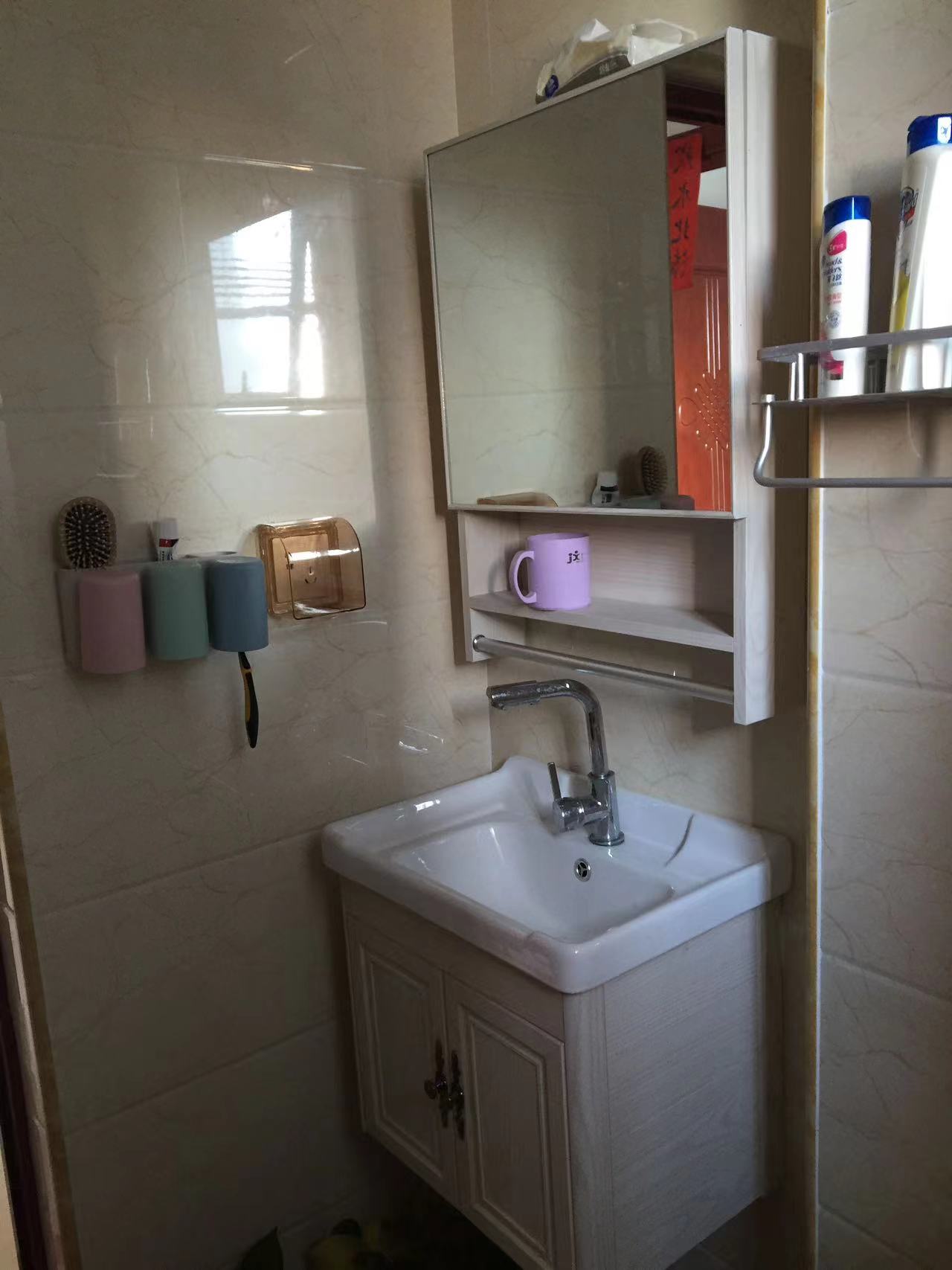 亚太.银泉花园  2室2厅1卫    2000.0元/月 亚太.银泉花园  2室2厅1卫    2000.0元/月室内图