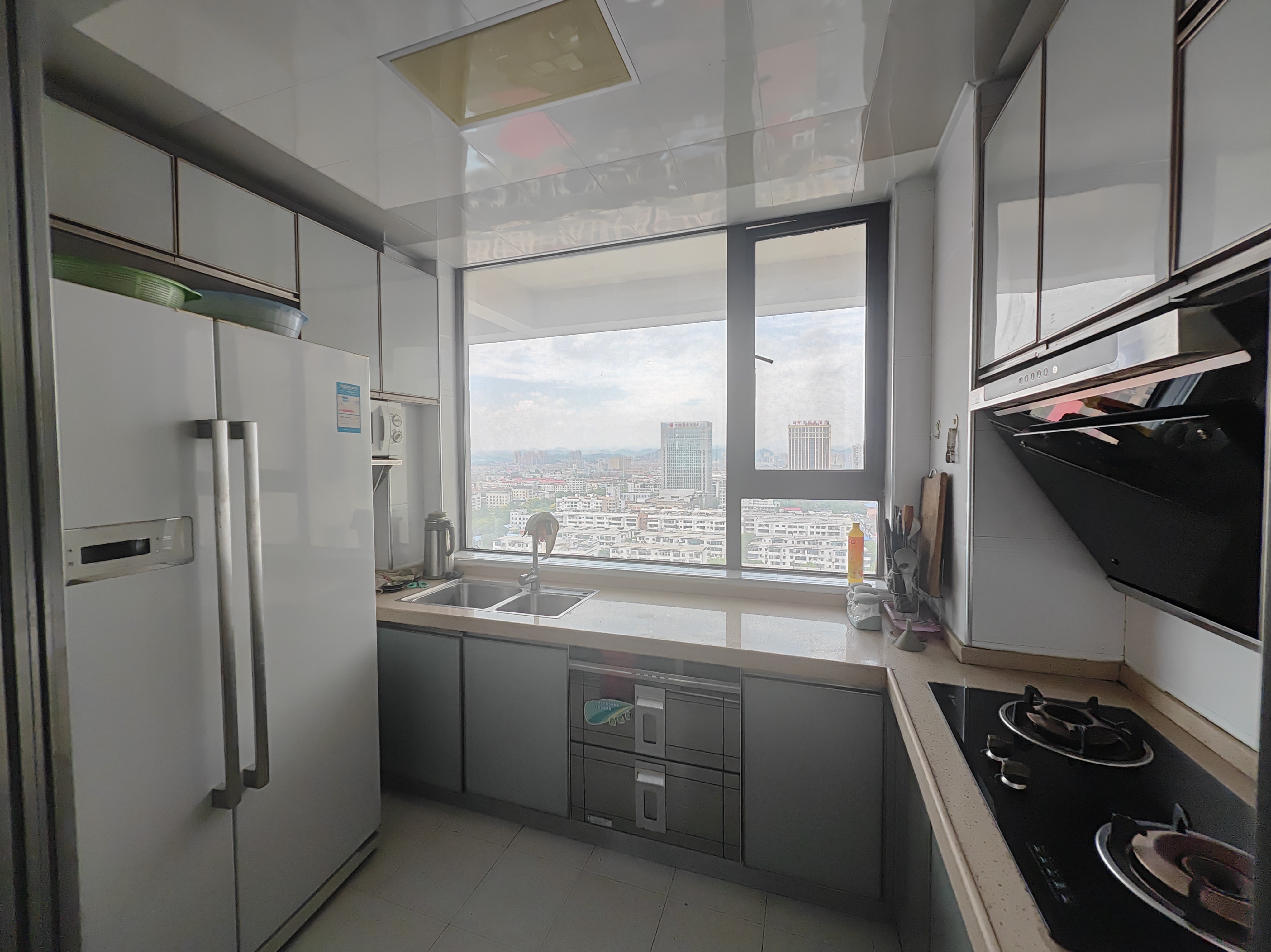 粮运大厦  3室2厅2卫    55.8万 粮运大厦  3室2厅2卫    55.8万客厅