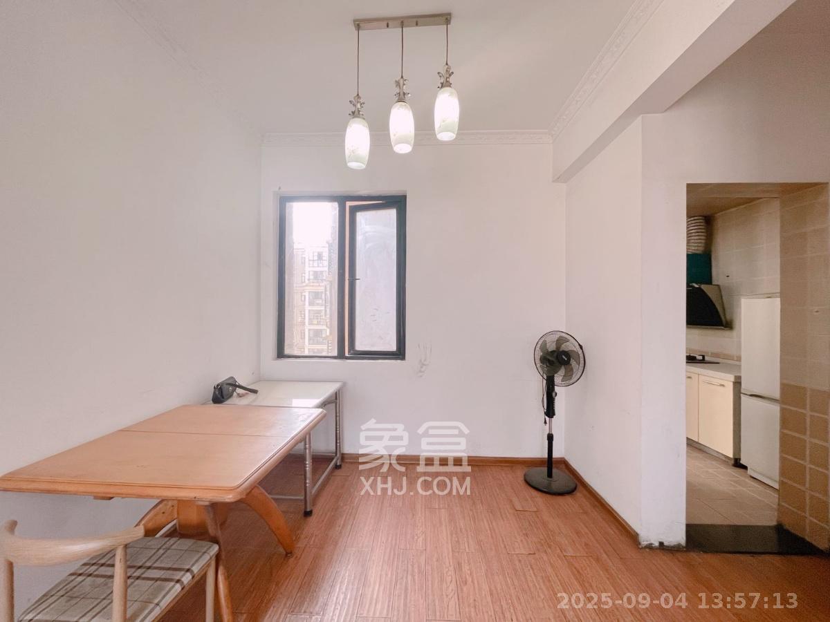 英郡年华 3室1厅2卫 2000.0元/月 英郡年华 3室1厅2卫 2000.0元/月室内图