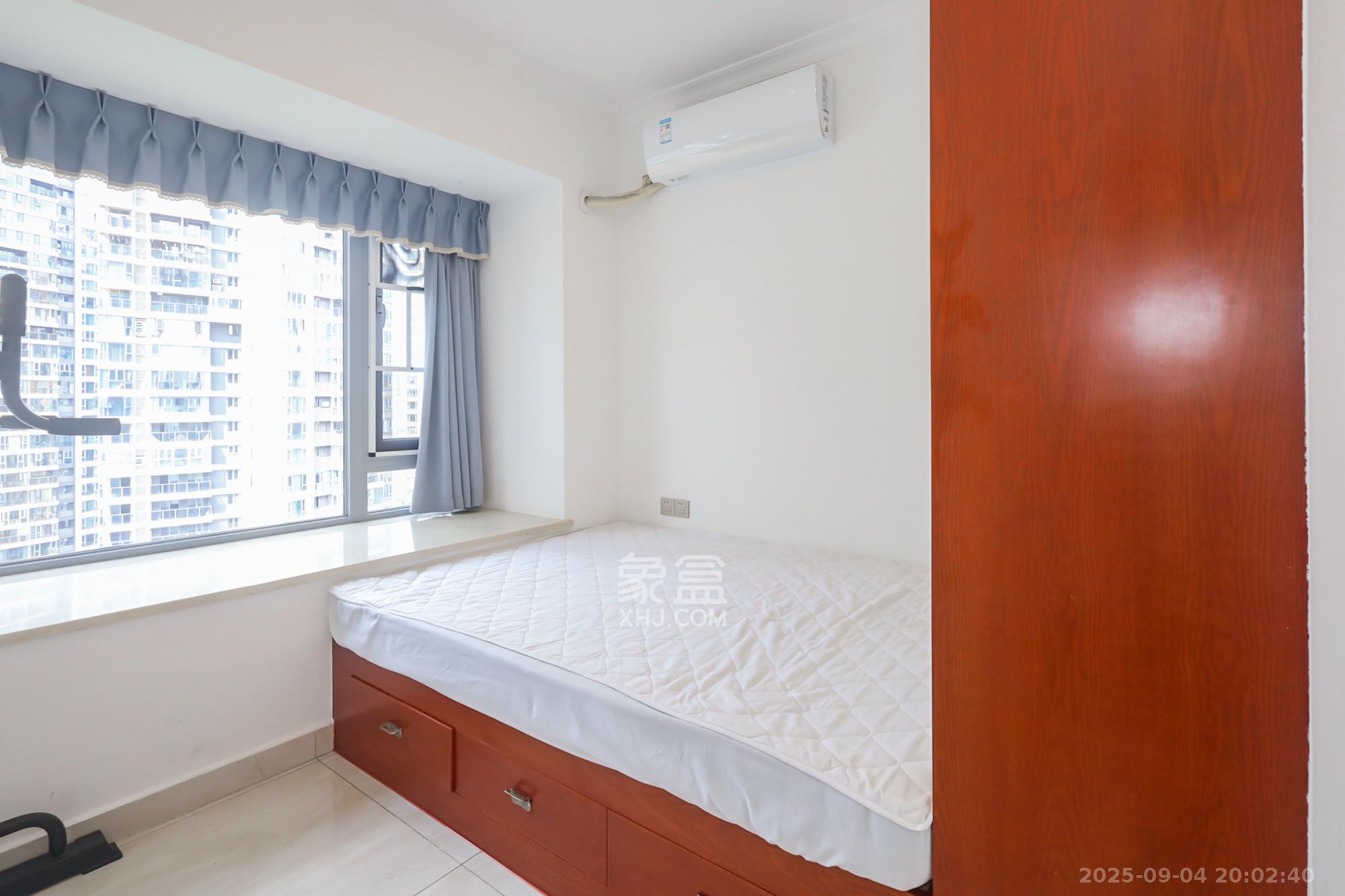 保利天禧D区 4室2厅2卫 215.0万 保利天禧D区 4室2厅2卫 215.0万卧室