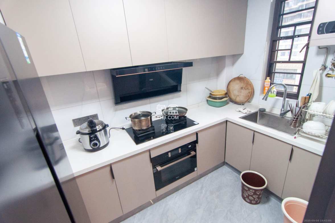 卓越浅水湾 4室2厅2卫 4800.0元/月 卓越浅水湾 4室2厅2卫 4800.0元/月室内图