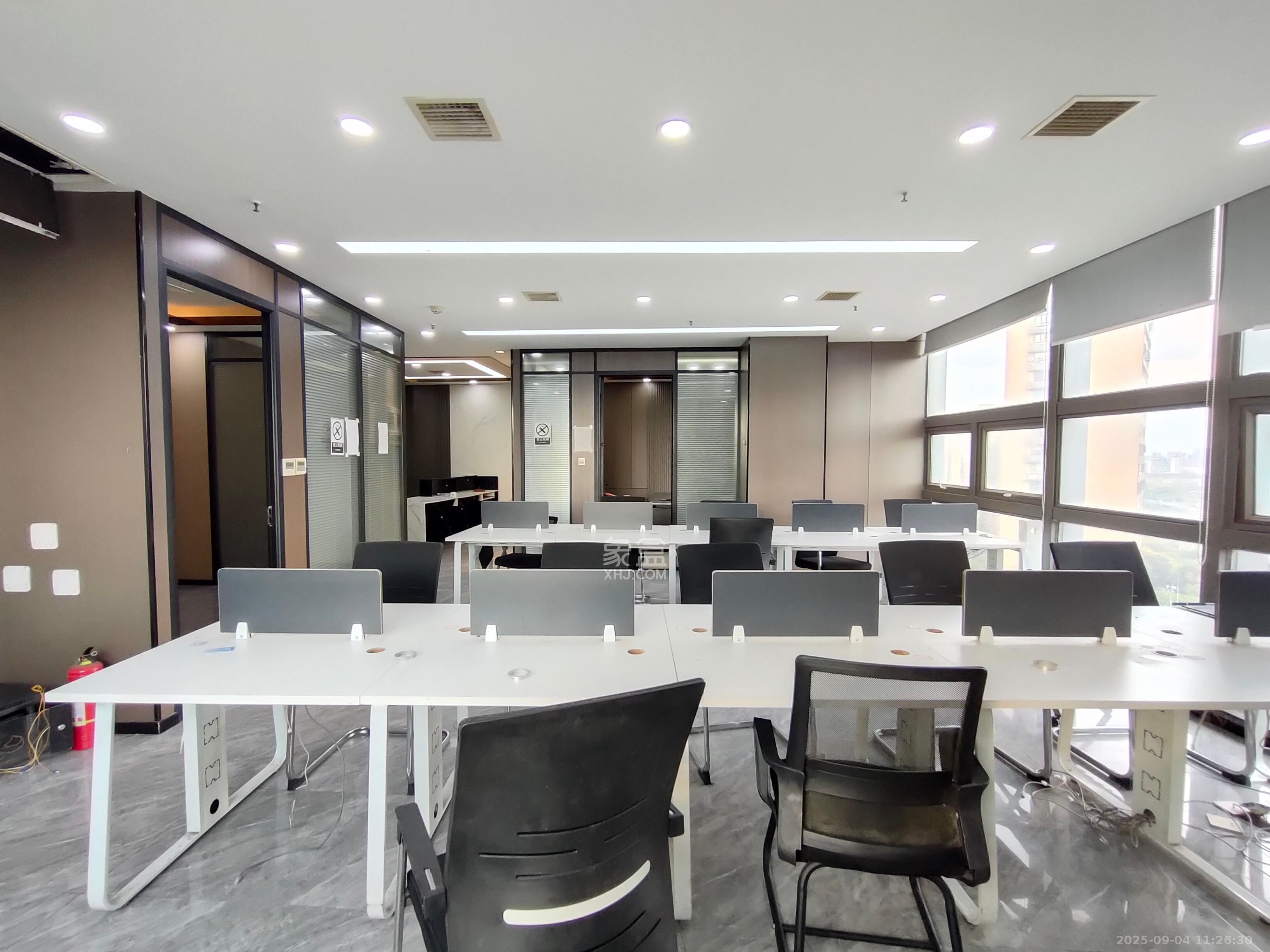 年华世嘉酒店(原:延年世嘉酒店)  4室1厅2卫    13000.0元/月 年华世嘉酒店(原:延年世嘉酒店)  4室1厅2卫    13000.0元/月室内图