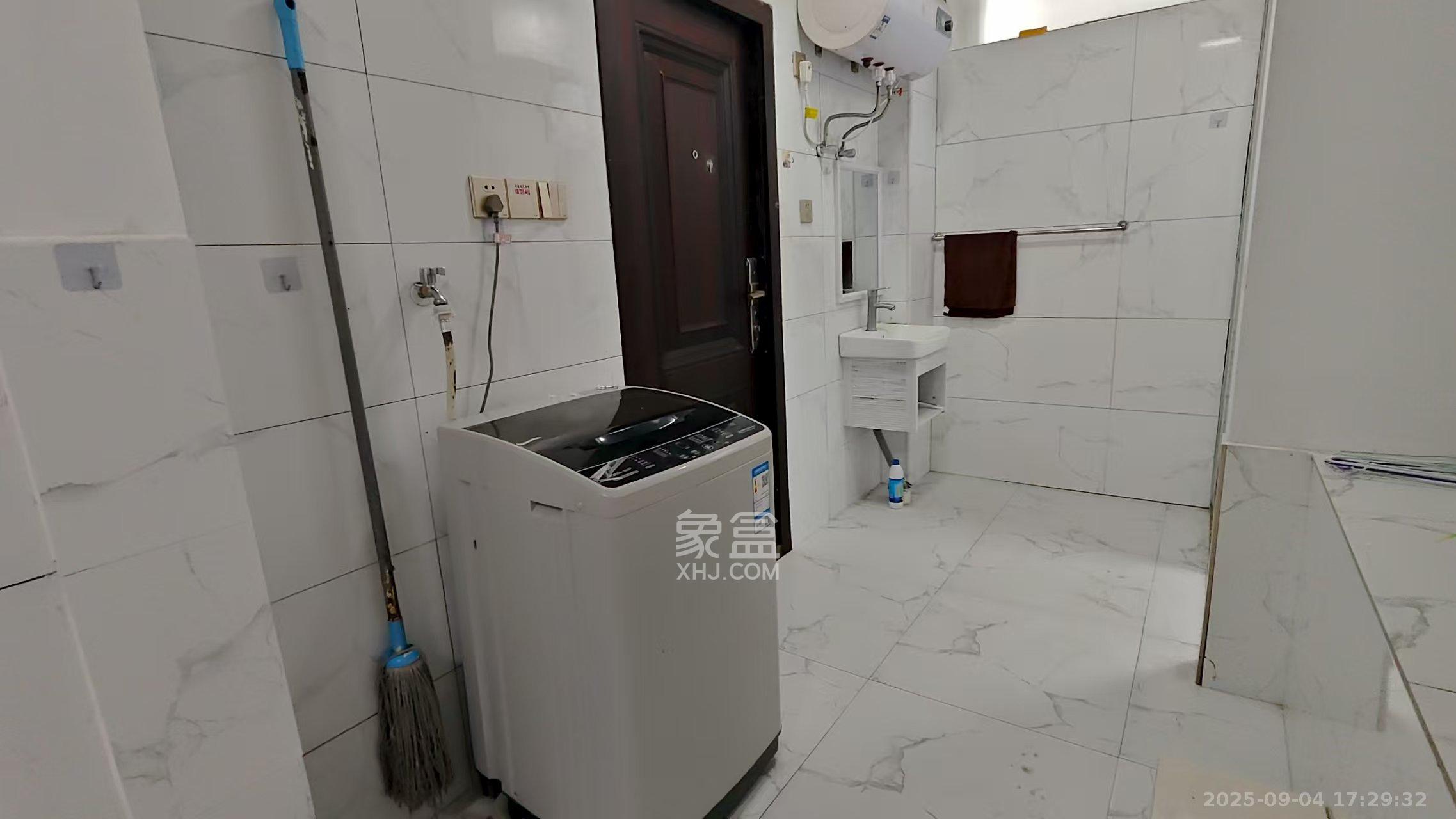 西子湖畔沃府  1室2厅2卫    1000.0元/月 西子湖畔沃府  1室2厅2卫    1000.0元/月室内图