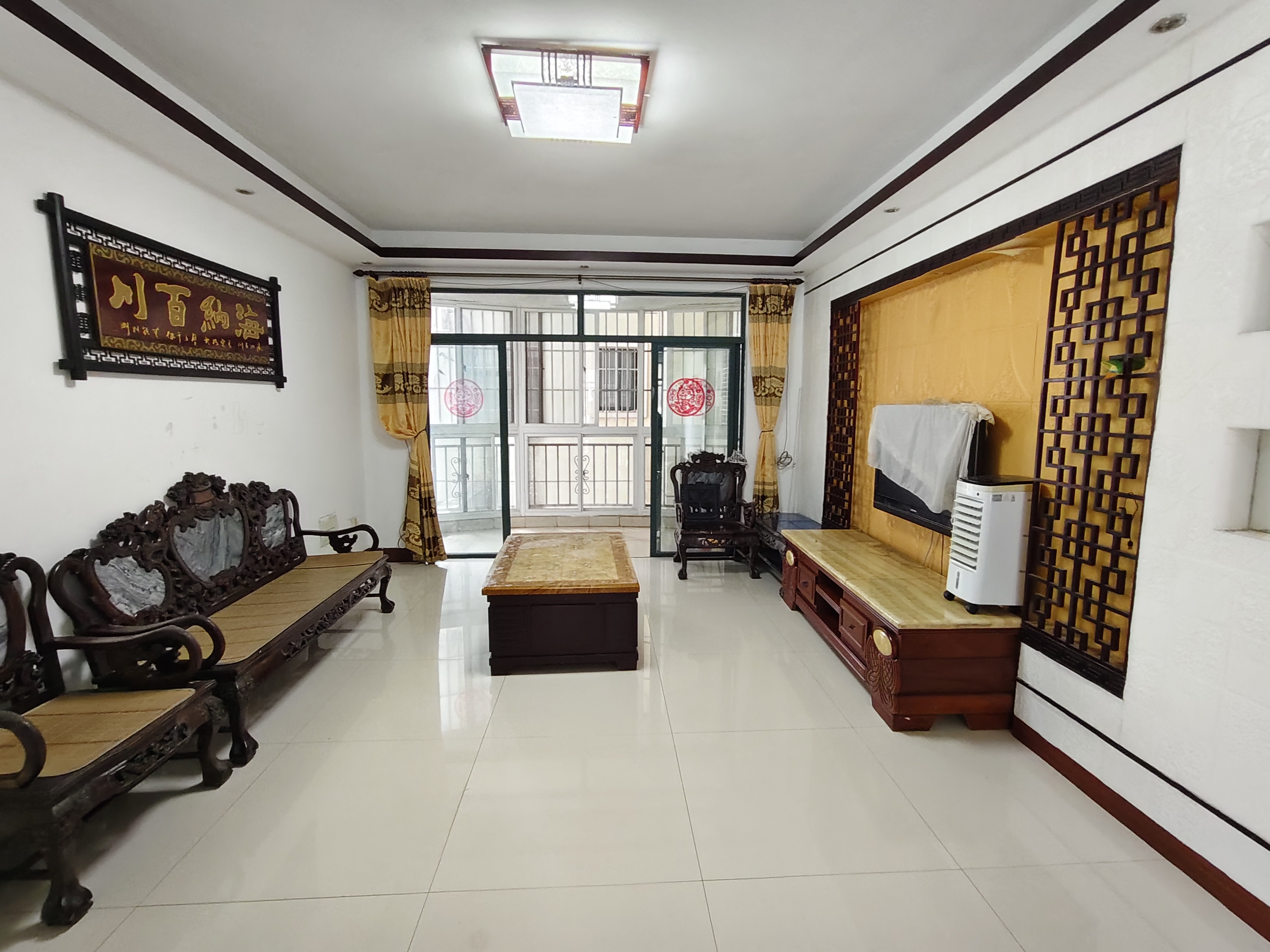 华荣府 3室2厅2卫 2500.0元/月 华荣府 3室2厅2卫 2500.0元/月室内图