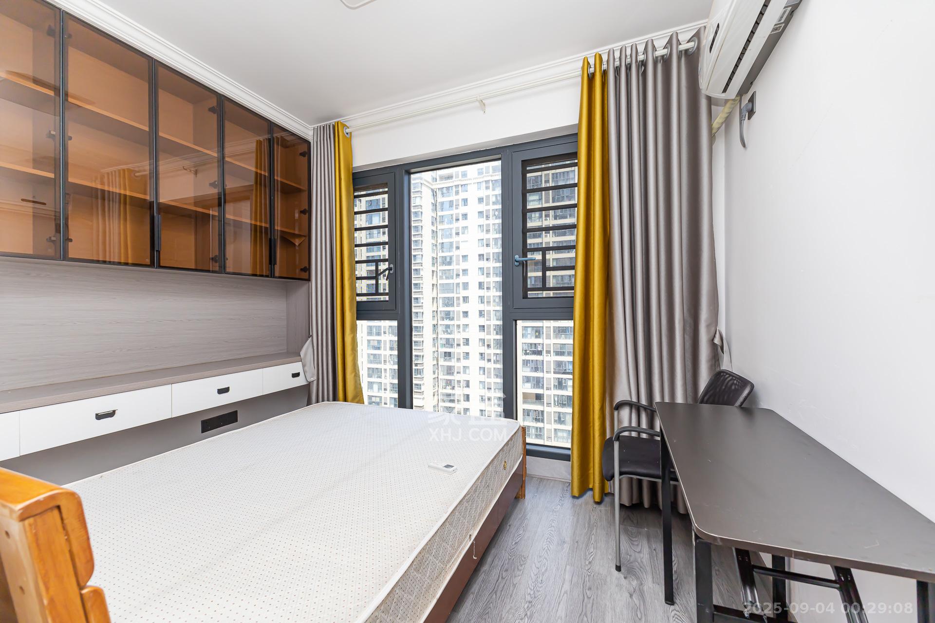 明发阅江悦府  4室2厅2卫    115.0万卧室