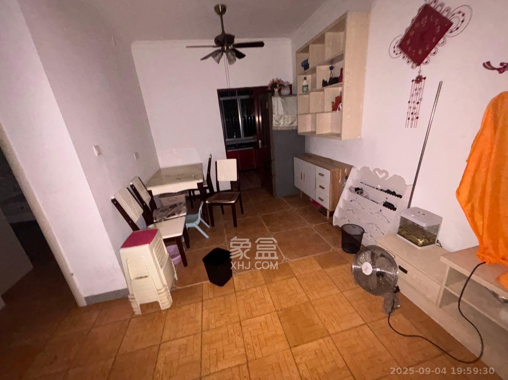 正圆小区（树木岭）  1室2厅1卫    1600.0元/月室内图