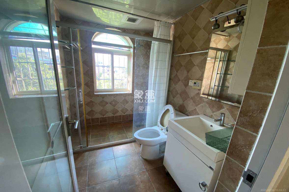 华盛花园 3室2厅1卫 2700.0元/月 华盛花园 3室2厅1卫 2700.0元/月室内图