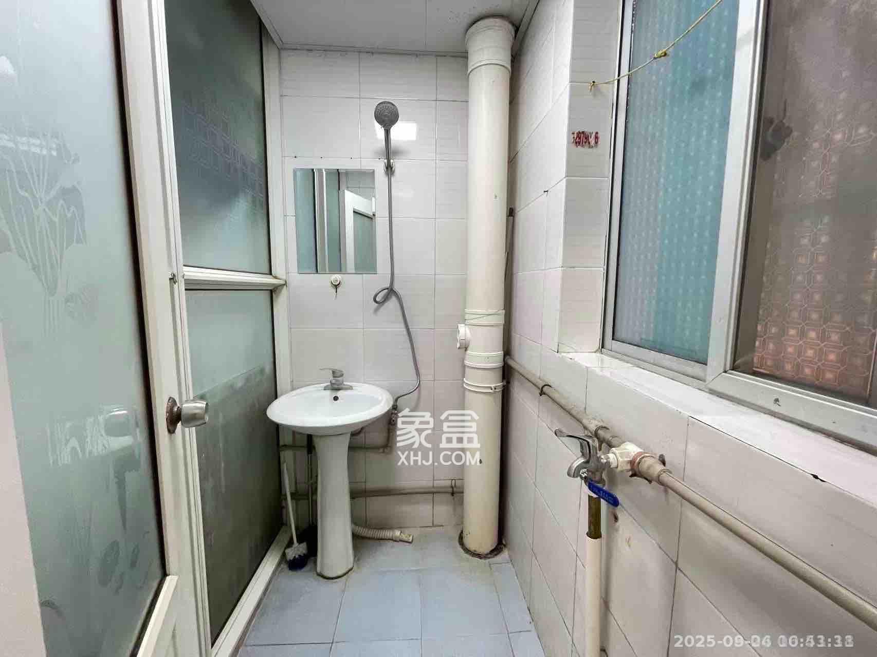 金地华园 1室1厅1卫 1300.0元/月 金地华园 1室1厅1卫 1300.0元/月室内图