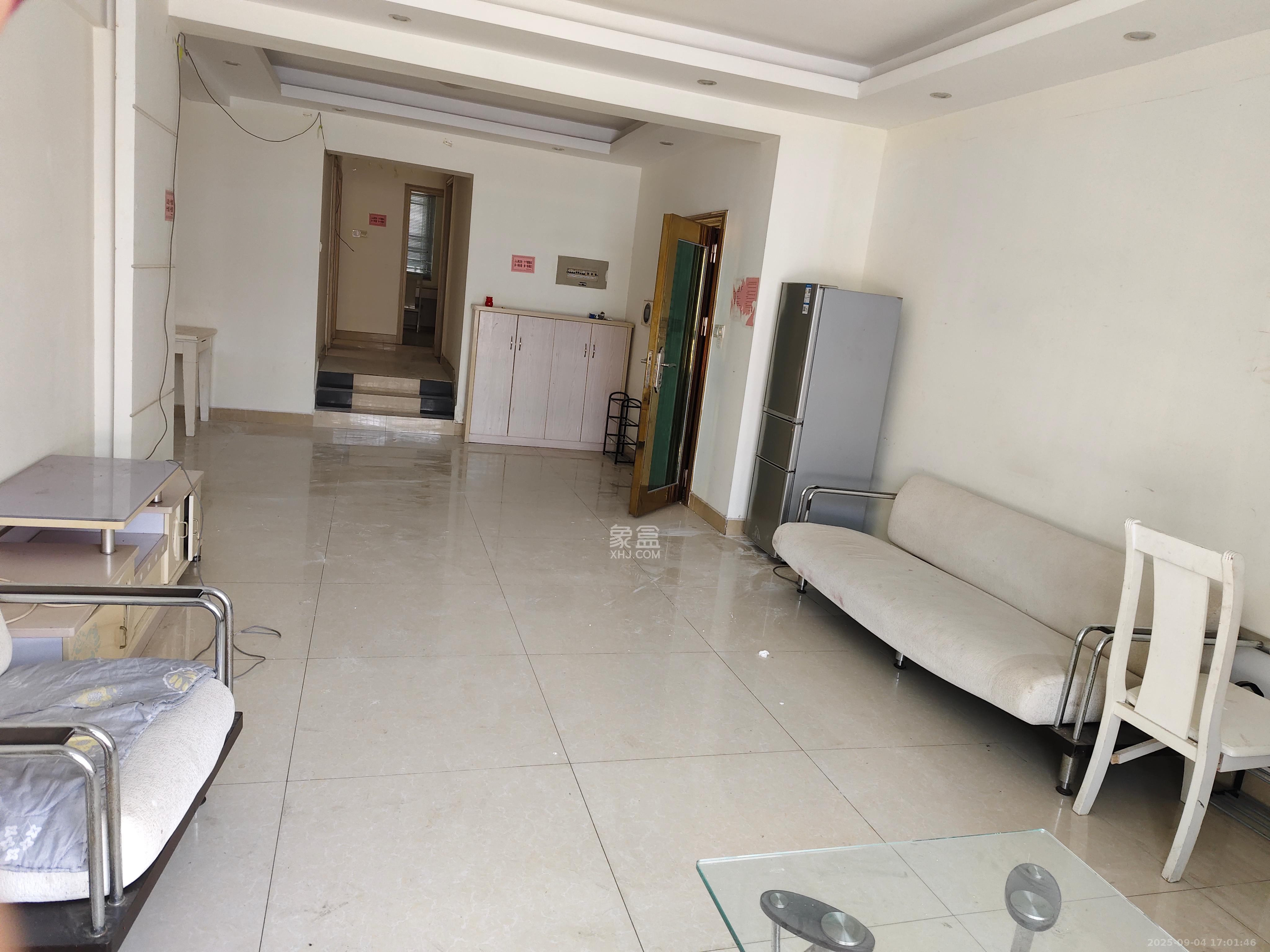 湘诚嘉园  4室2厅2卫    2600.0元/月室内图