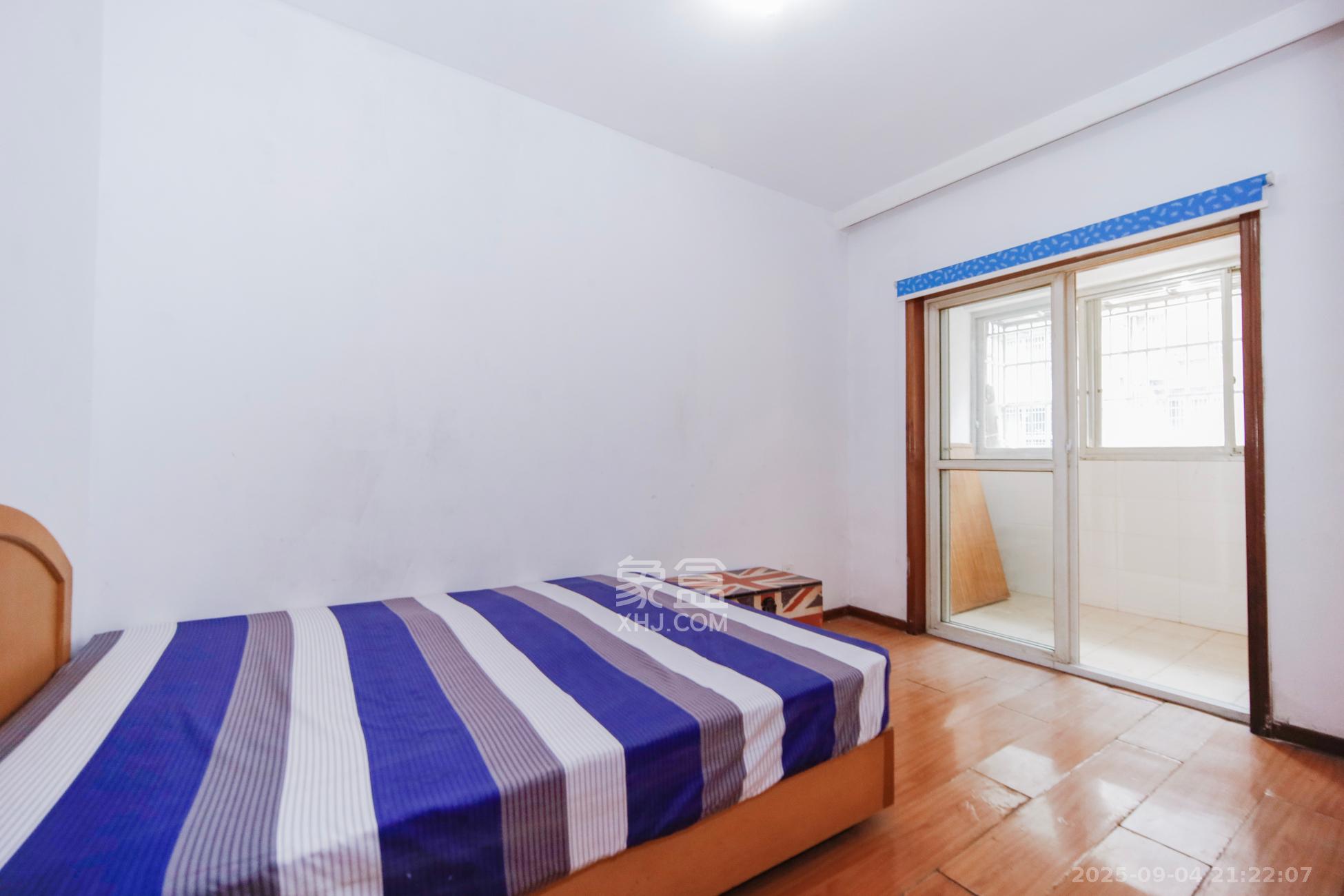 德馨园  3室2厅2卫    59.8万卧室