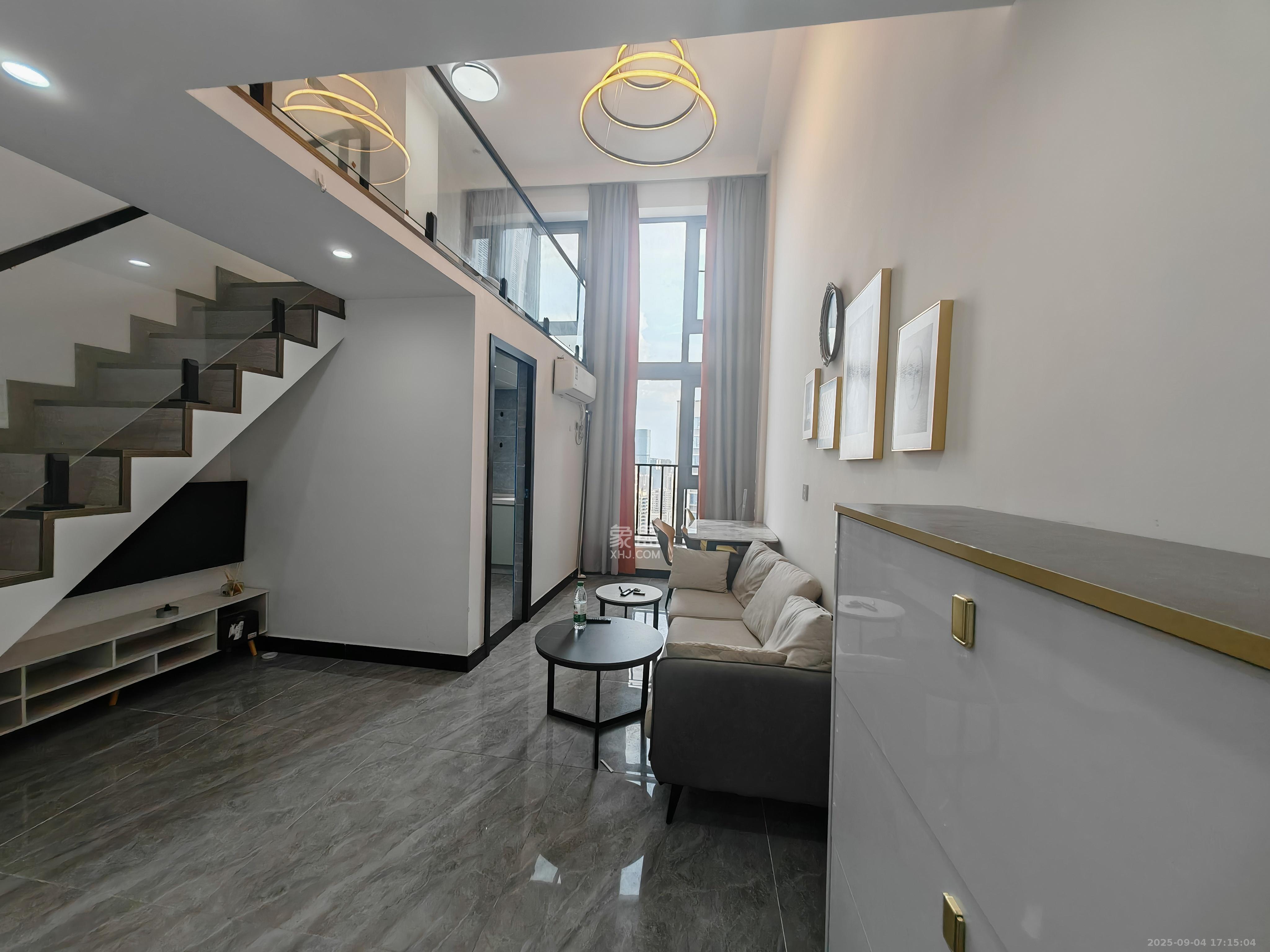 卓越中寰  1室1厅1卫    2200.0元/月室内图