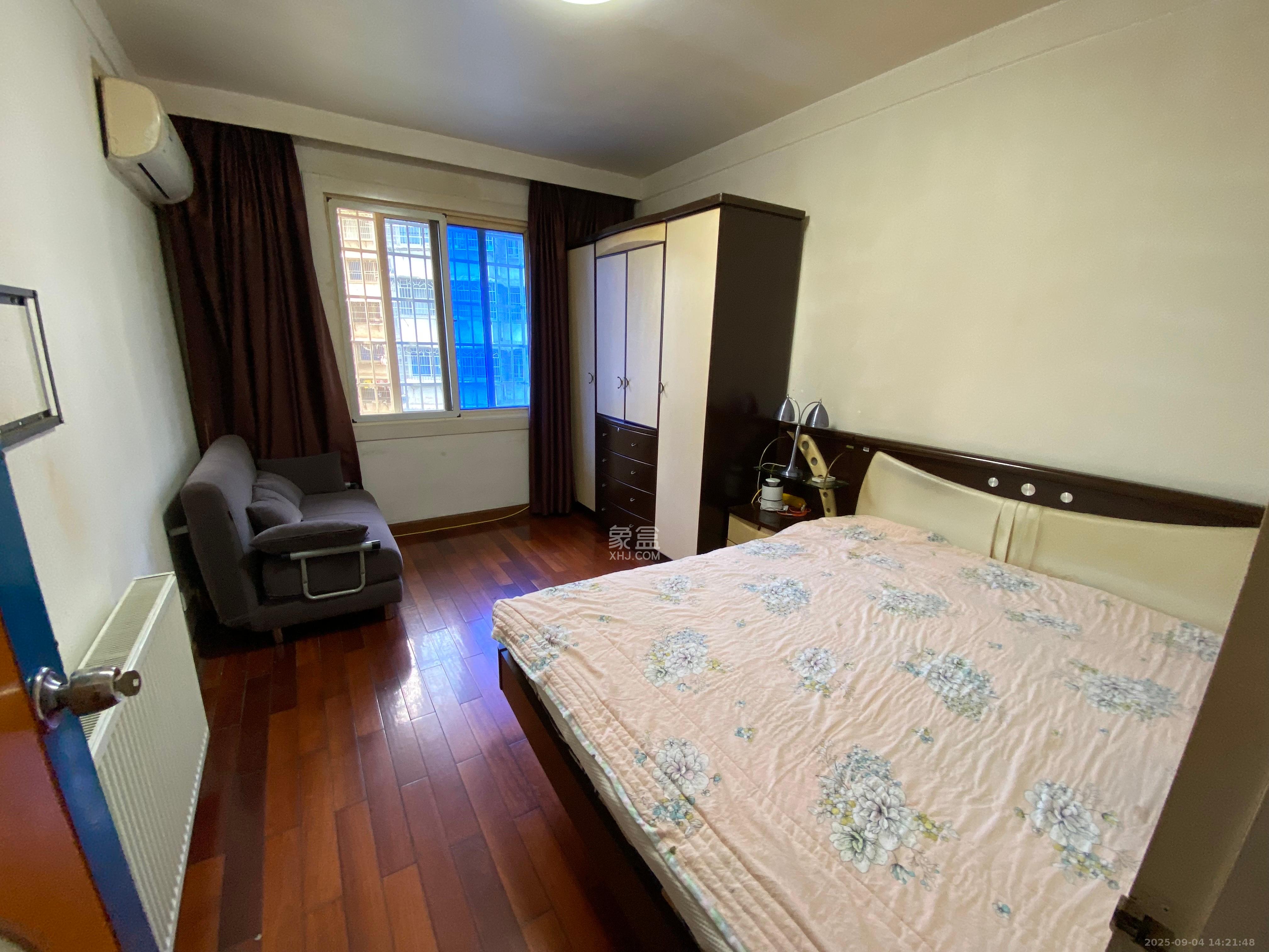 华盛花园  4室2厅2卫    3500.0元/月室内图