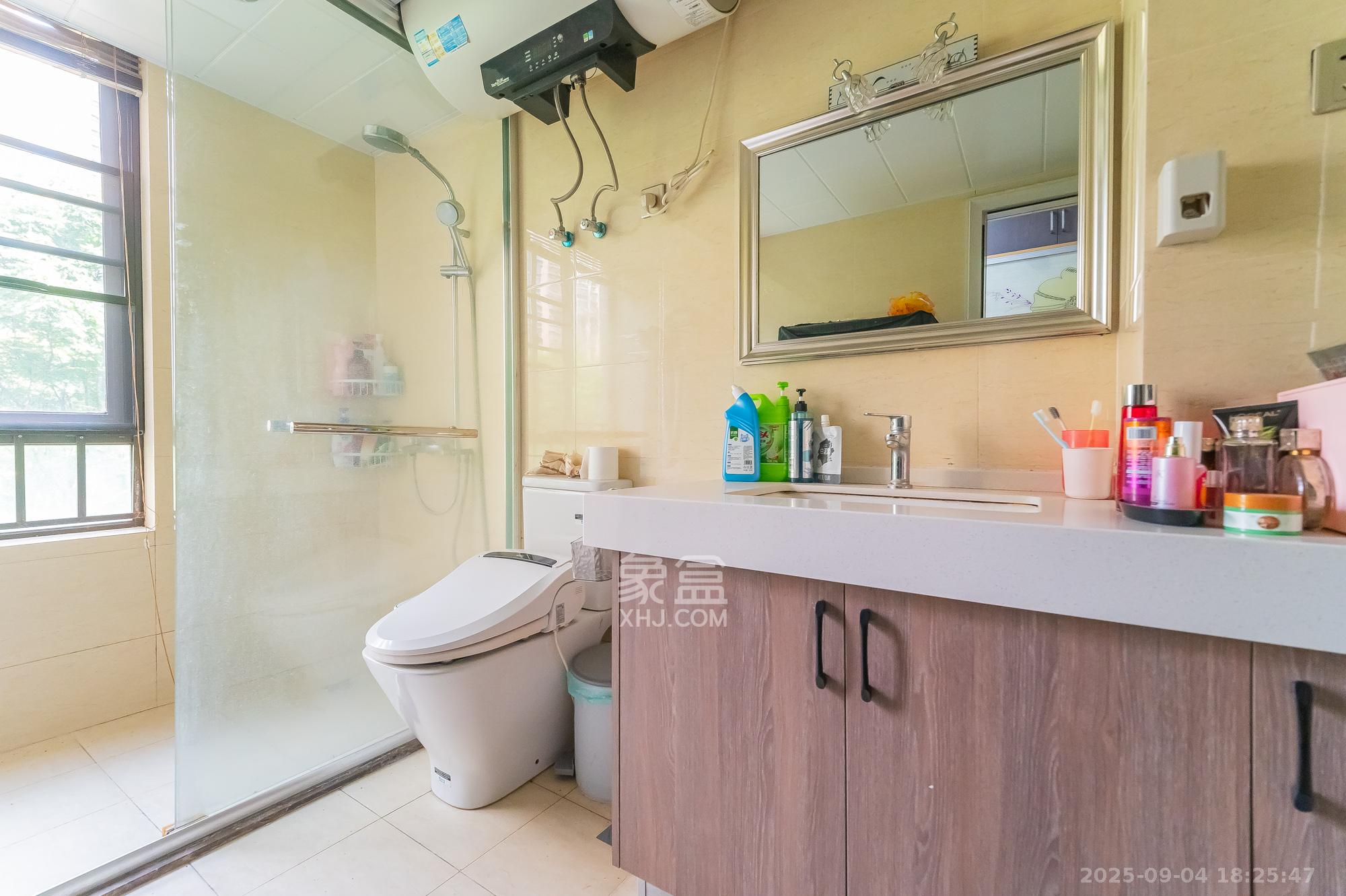 华润凤凰城三期 4室2厅2卫 126.8万 华润凤凰城三期 4室2厅2卫 126.8万卫生间