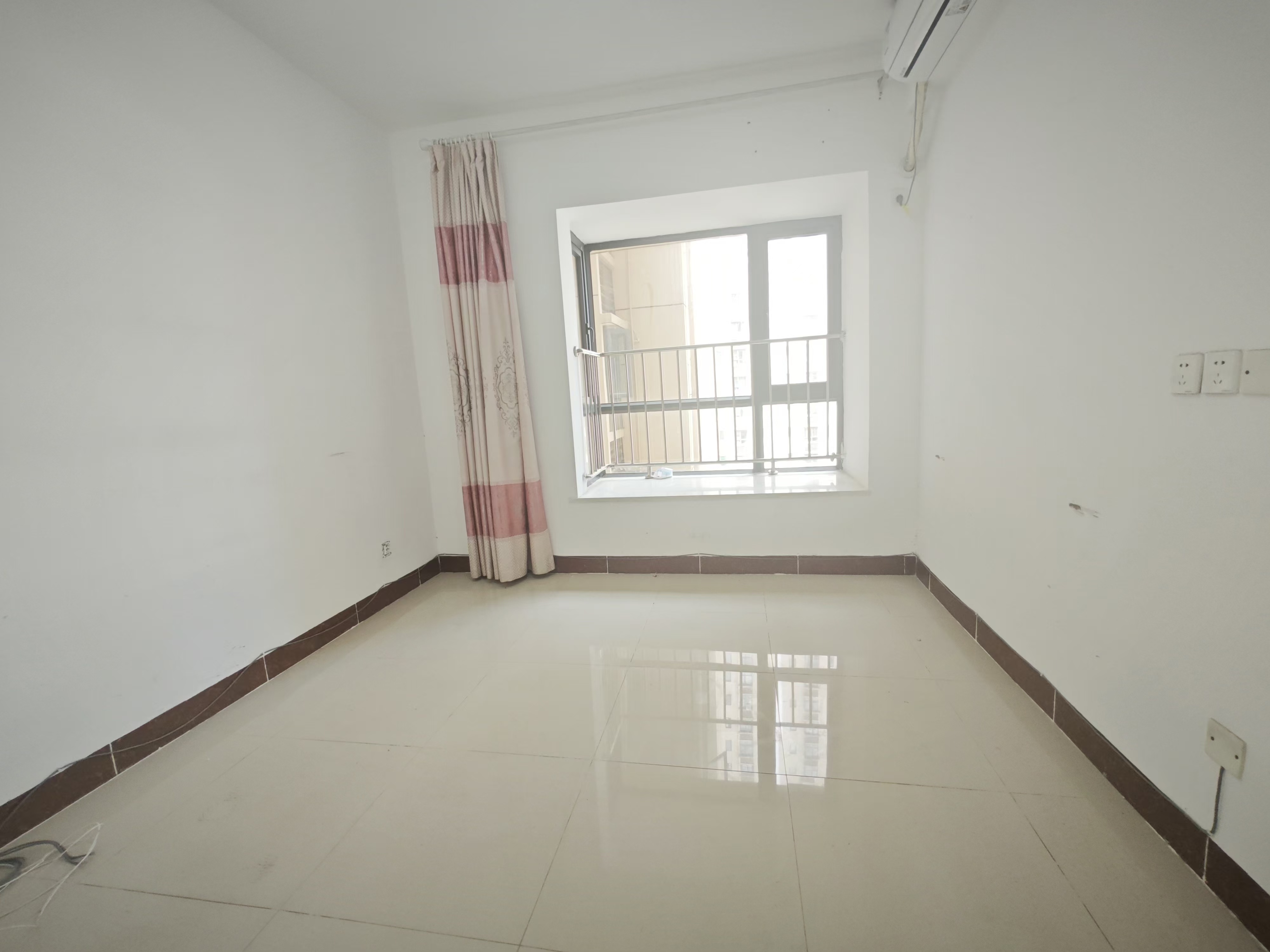 美舍嘉苑一期  4室2厅3卫    3000.0元/月 美舍嘉苑一期  4室2厅3卫    3000.0元/月室内图